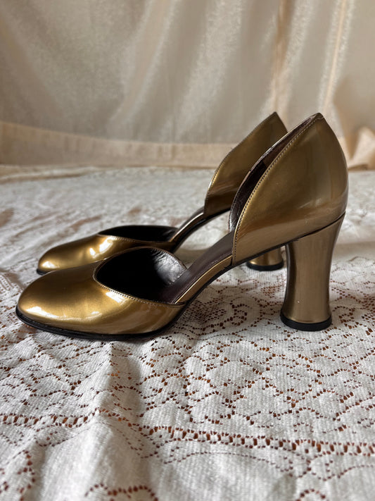 Stuart Weitzman metallic round-toe pumps