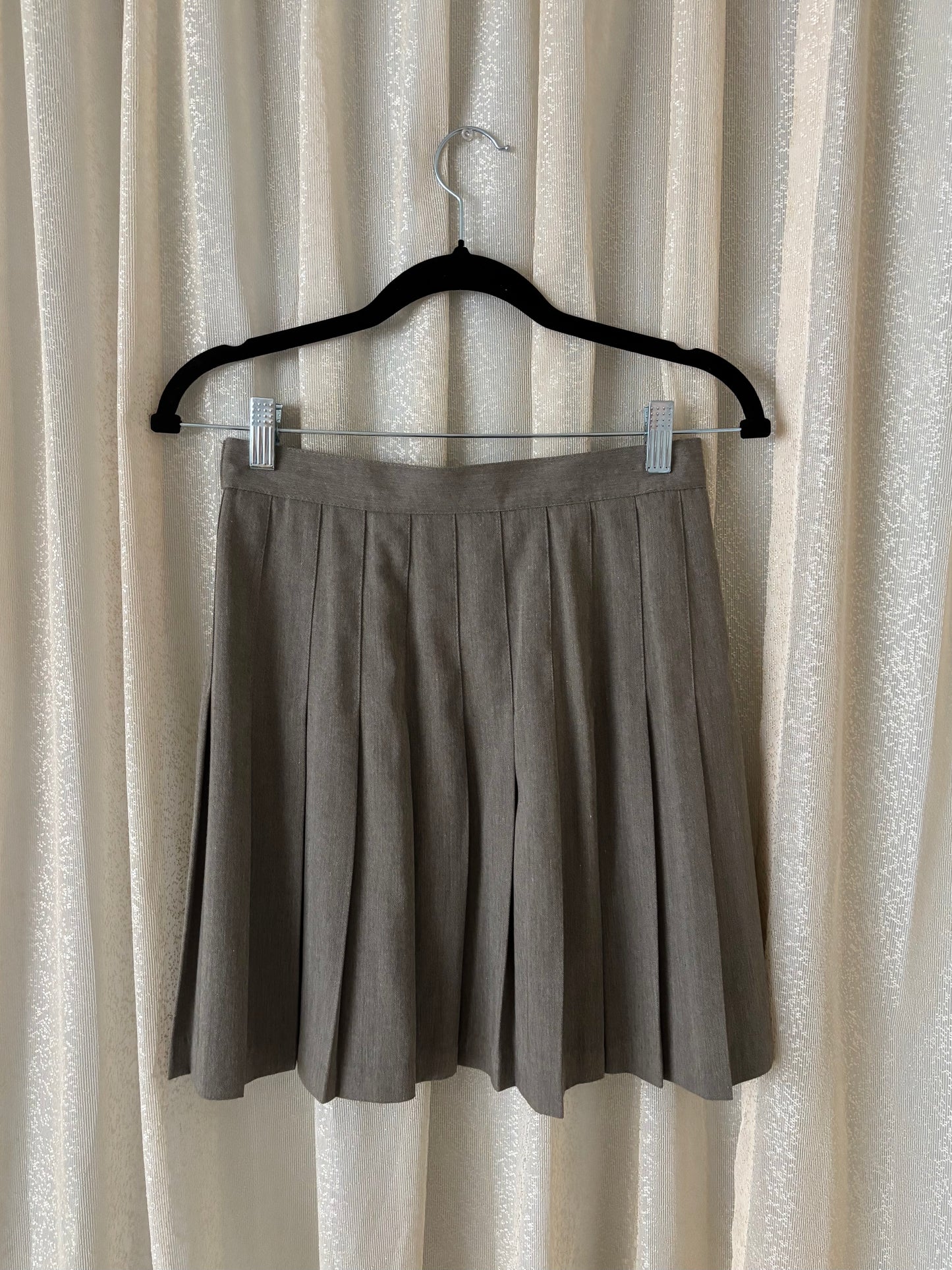 90s tan pleated mini skirt