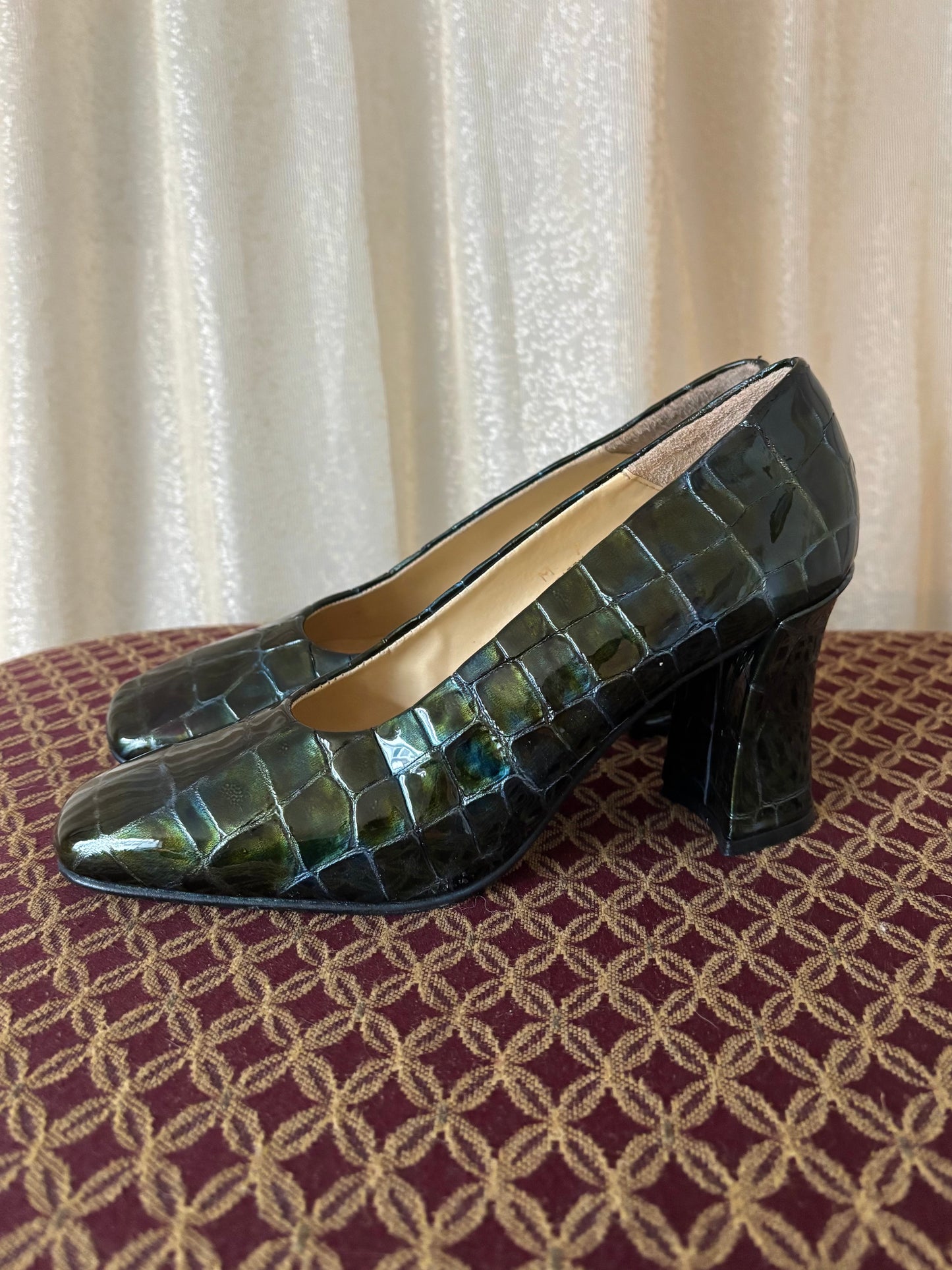 90s green patent croc embossed pumps