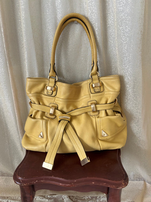 B. Makowsky yellow leather shoulder bag
