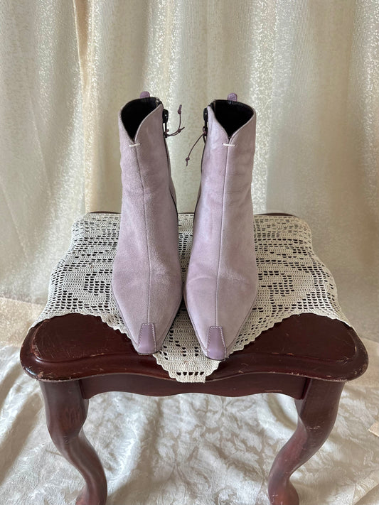 00s Donald Pliner lavender suede kitten heel booties