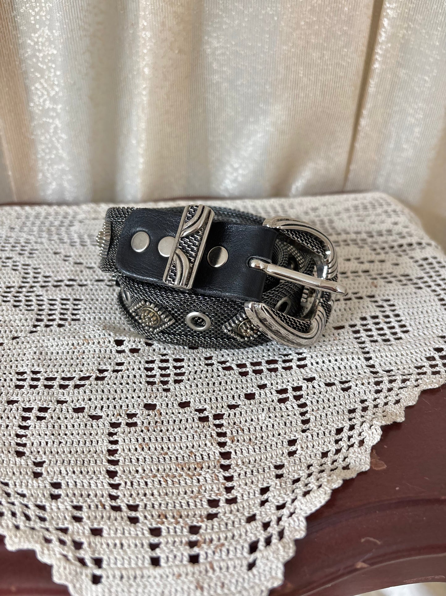 Vintage metallic mesh belt