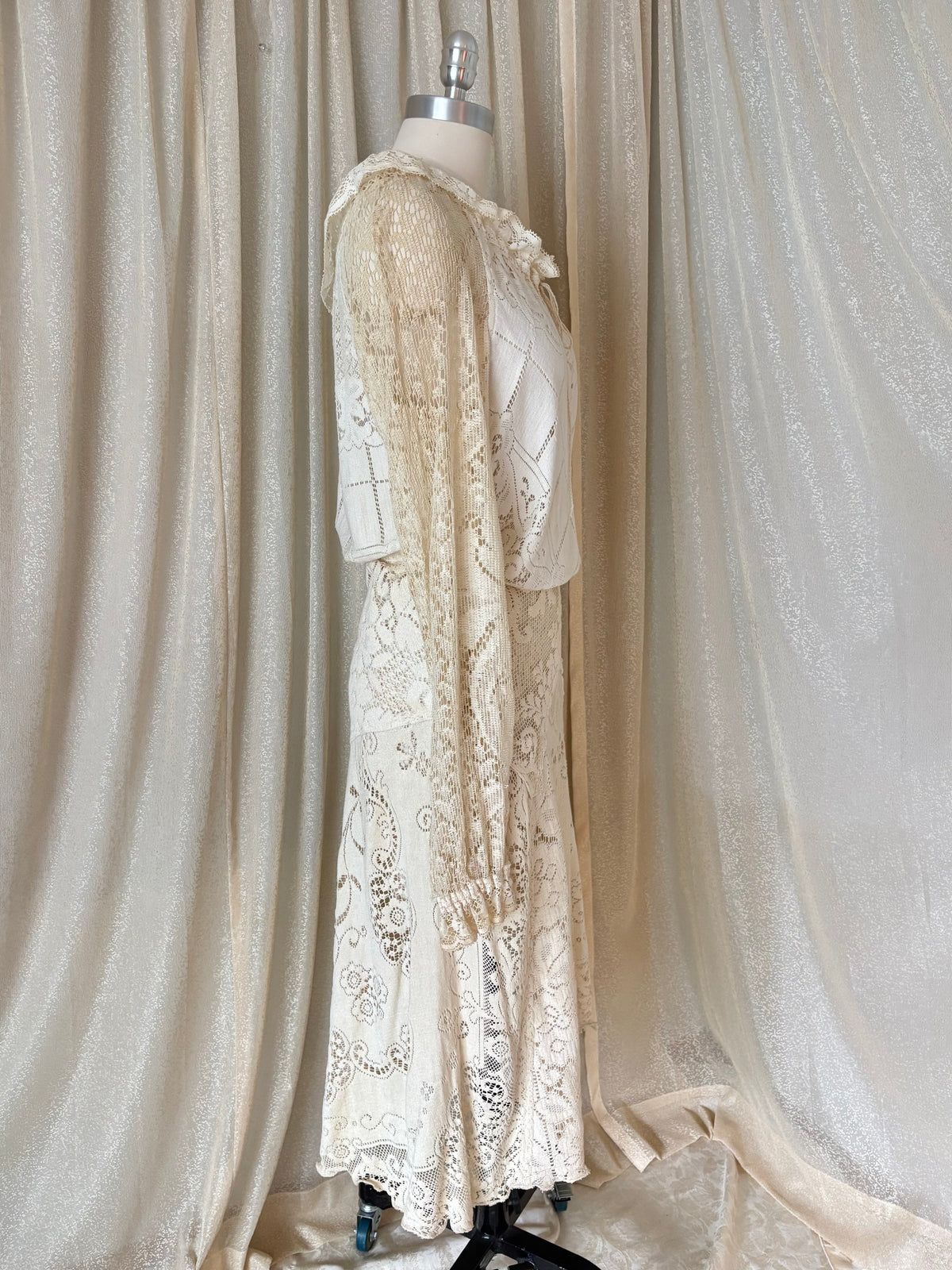 Vintage 2pc ivory lace skirt set
