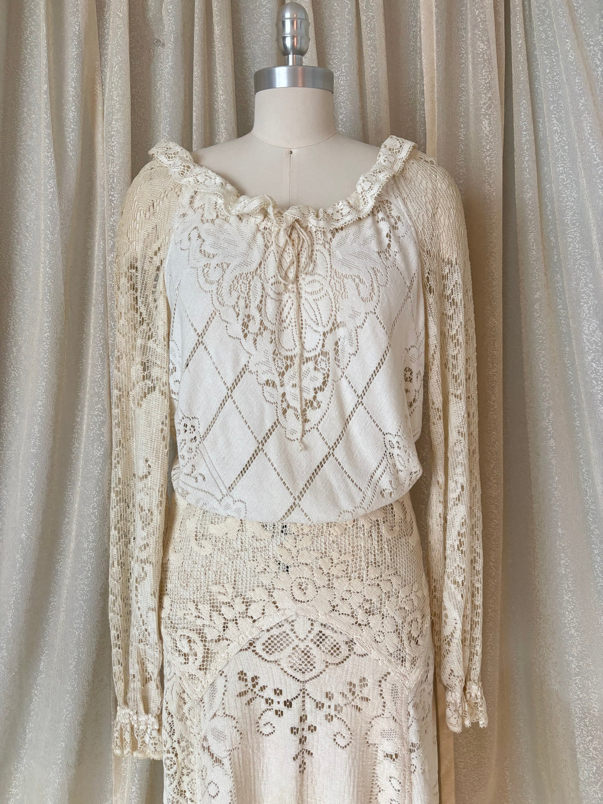 Vintage 2pc ivory lace skirt set