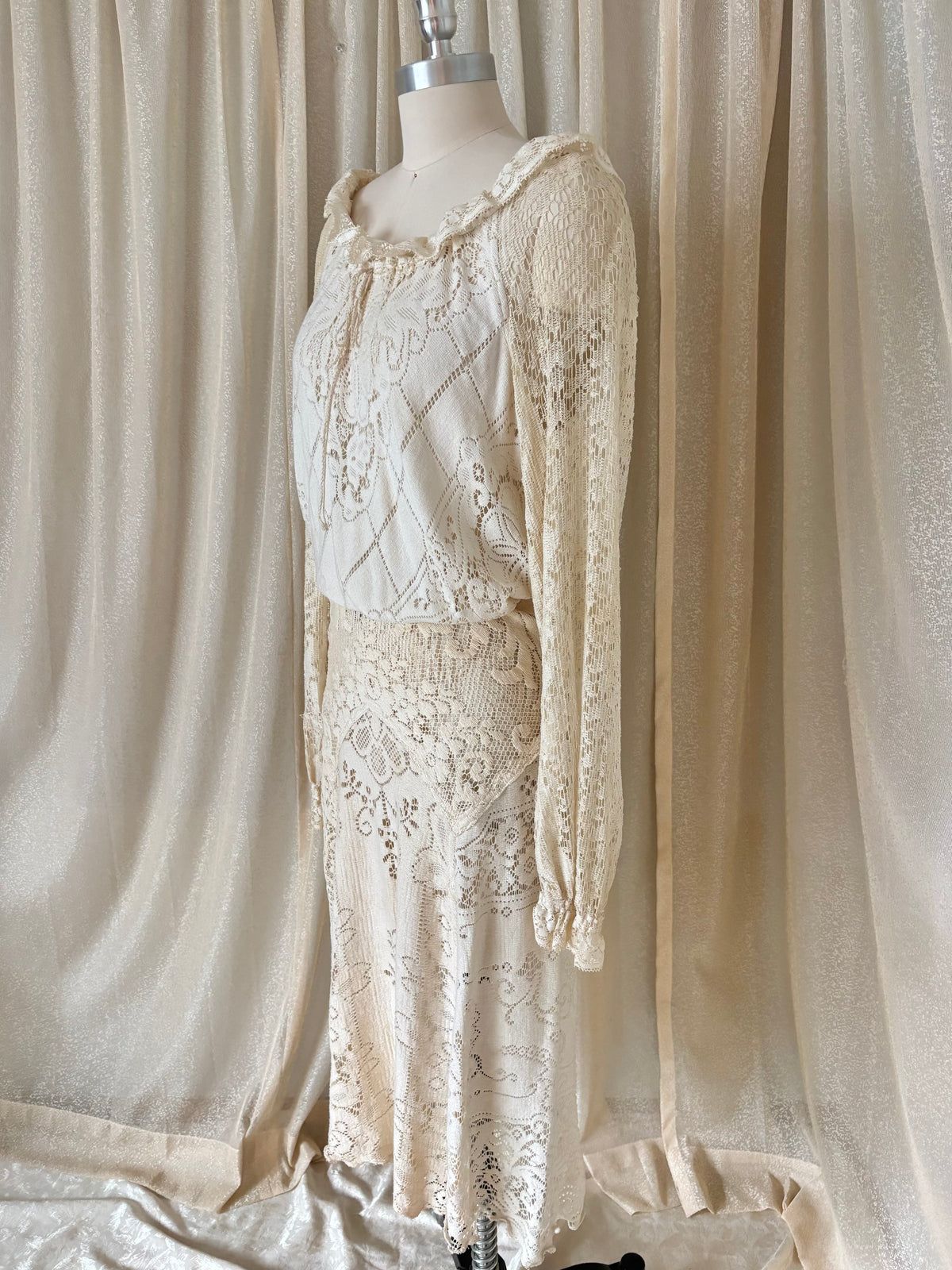 Vintage 2pc ivory lace skirt set