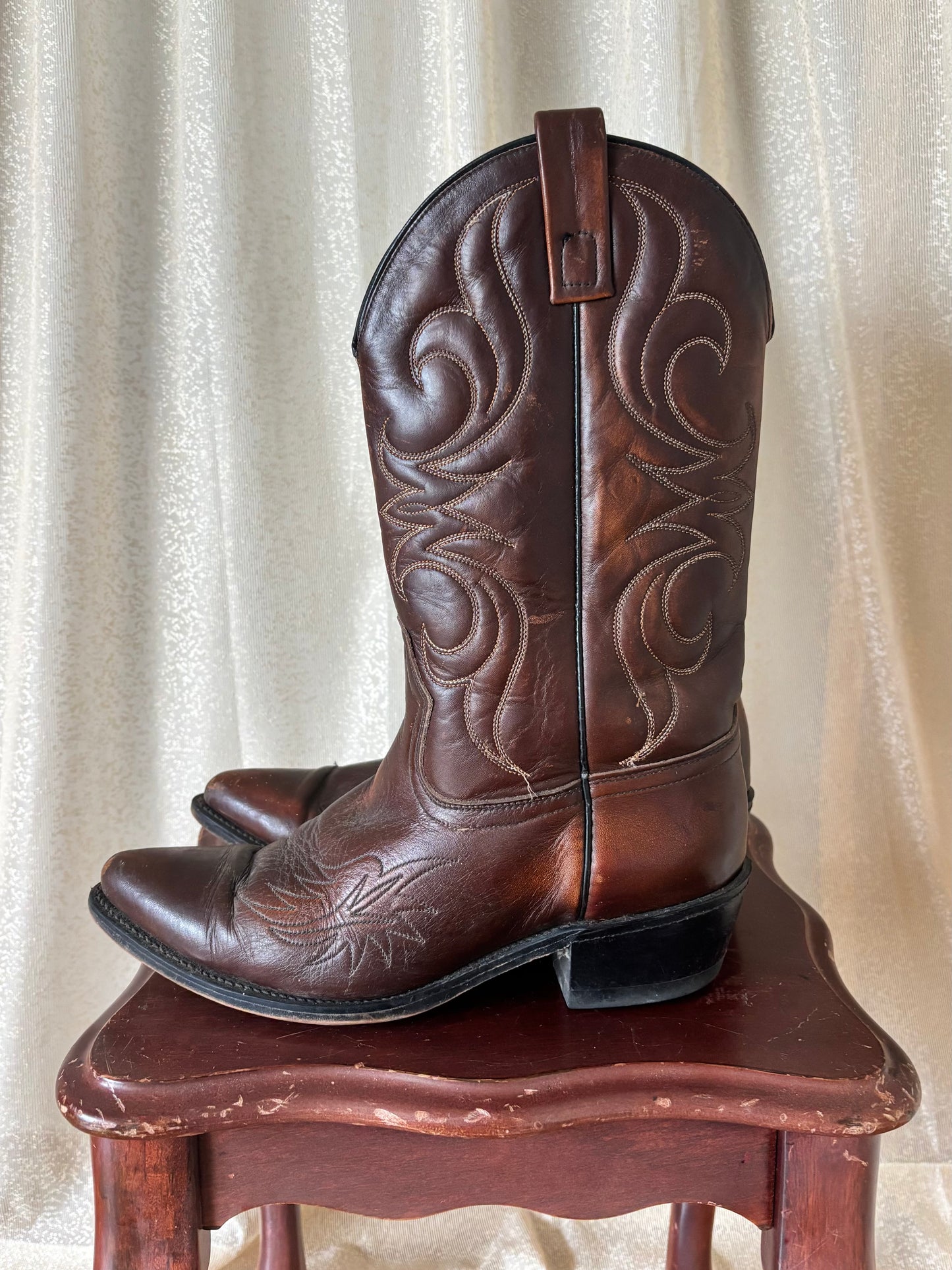 Vintage brown Acme western boots
