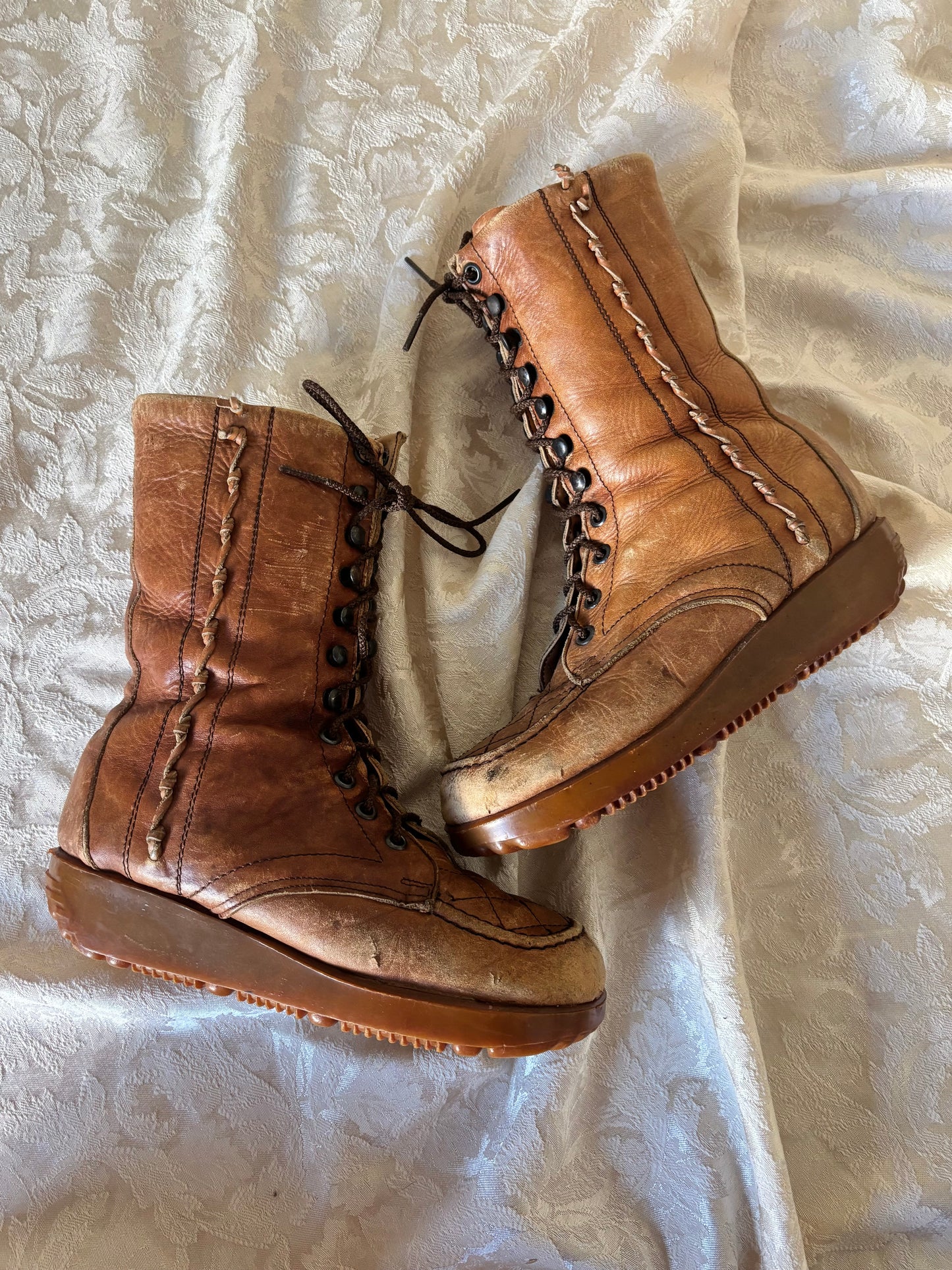 70s lace-up quilted shearling combat boots