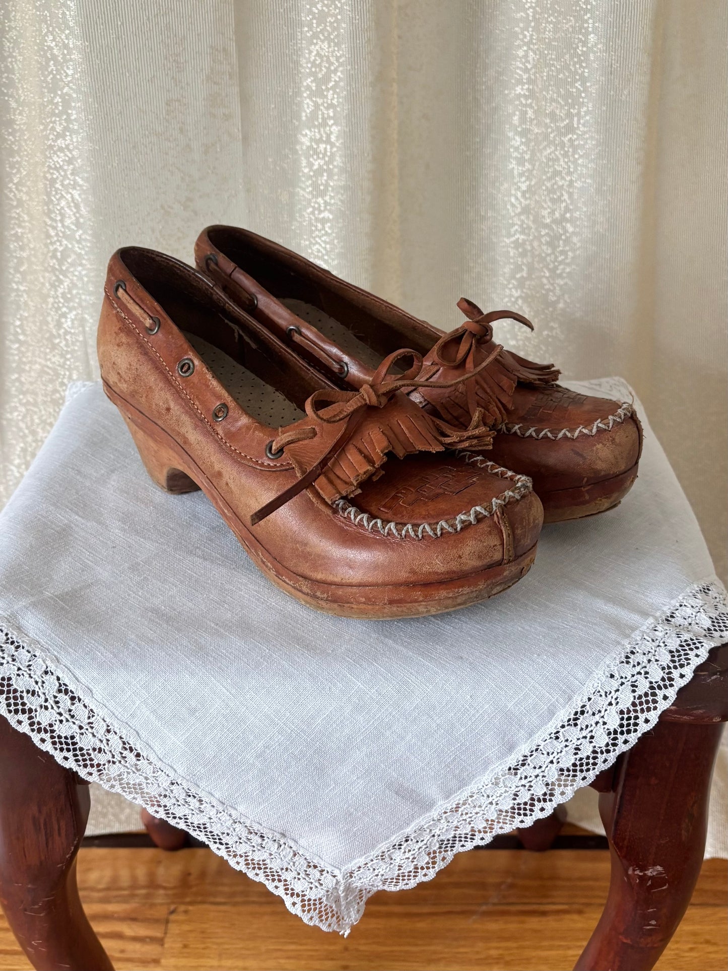 70s fringe moccasin clogs