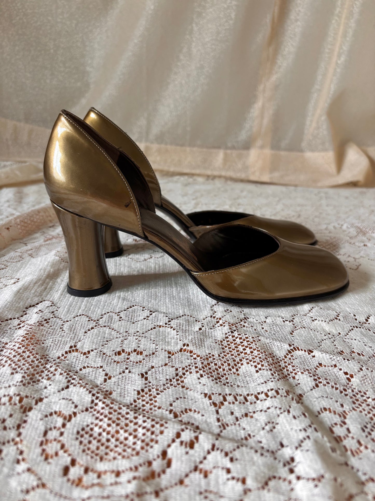 Stuart Weitzman metallic round-toe pumps