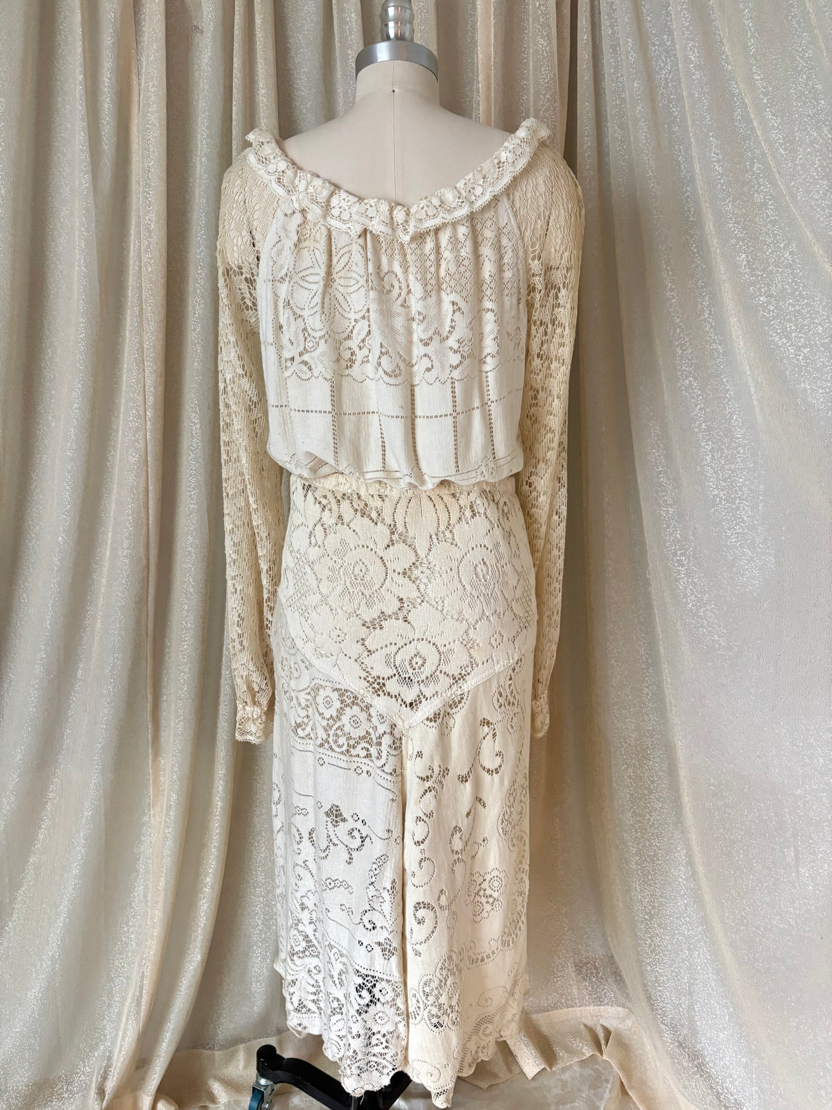 Vintage 2pc ivory lace skirt set