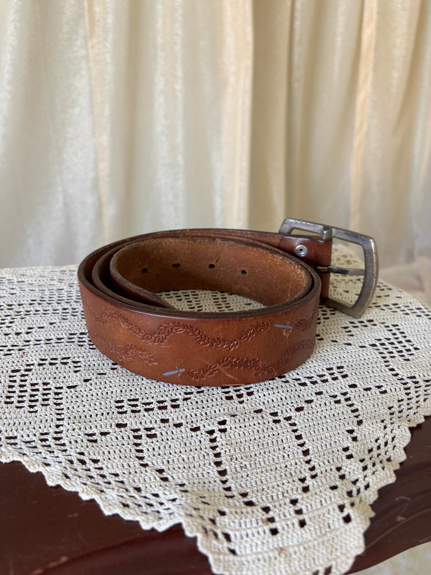 Vintage Guess embossed leather belt