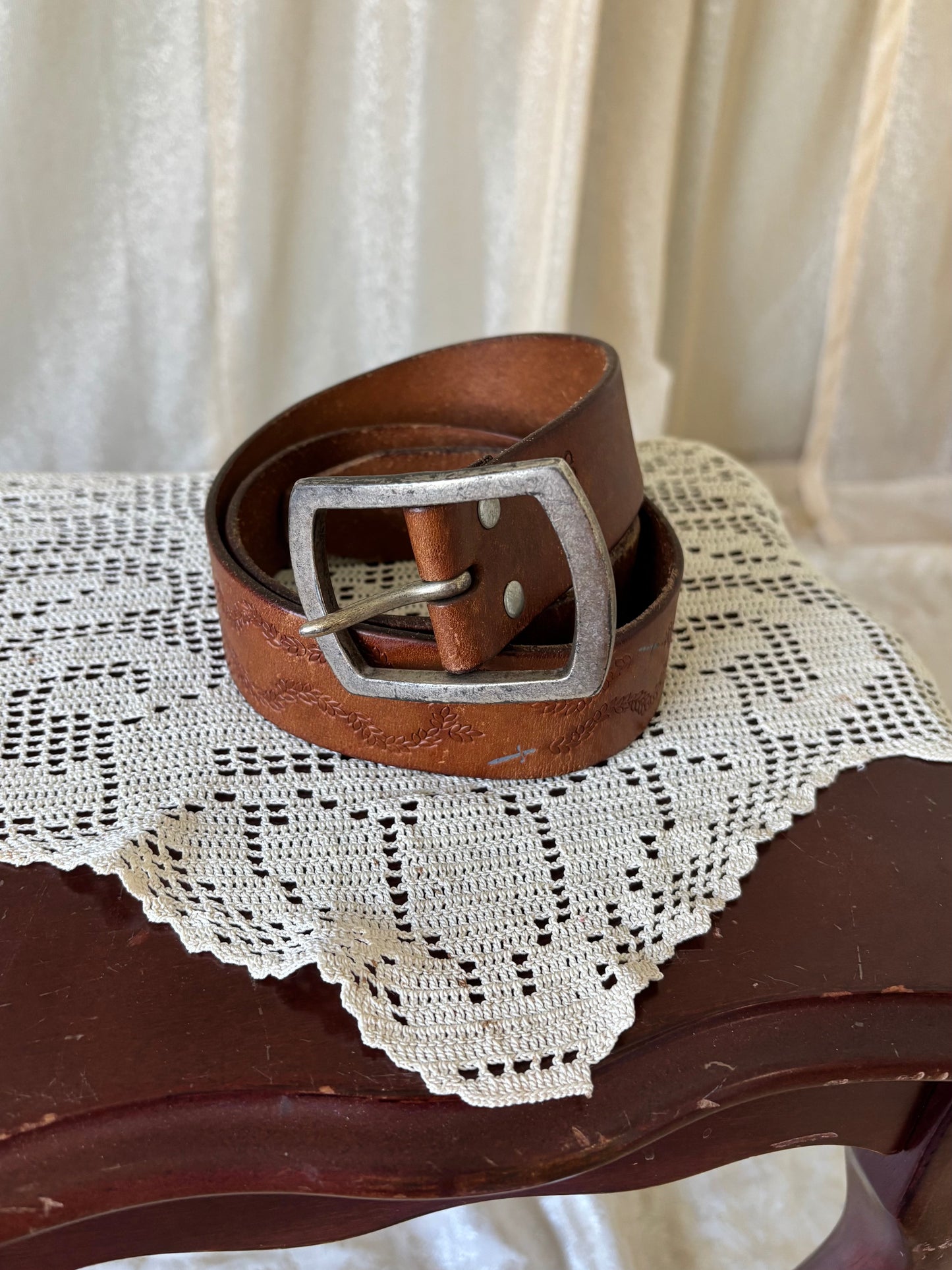 Vintage Guess embossed leather belt