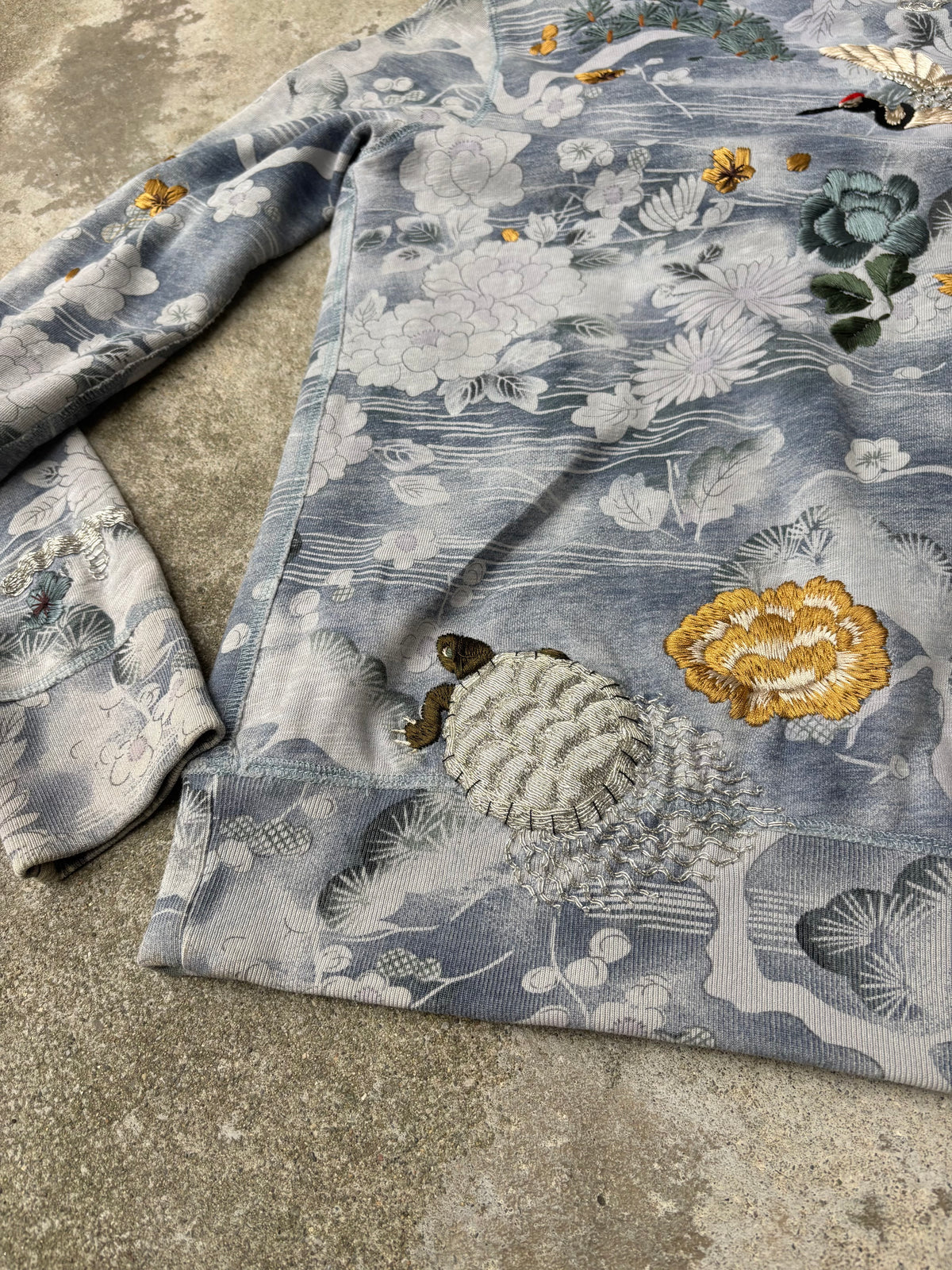 Early 00s Lucky Brand Japanese embroidered crane & turtle hoodie