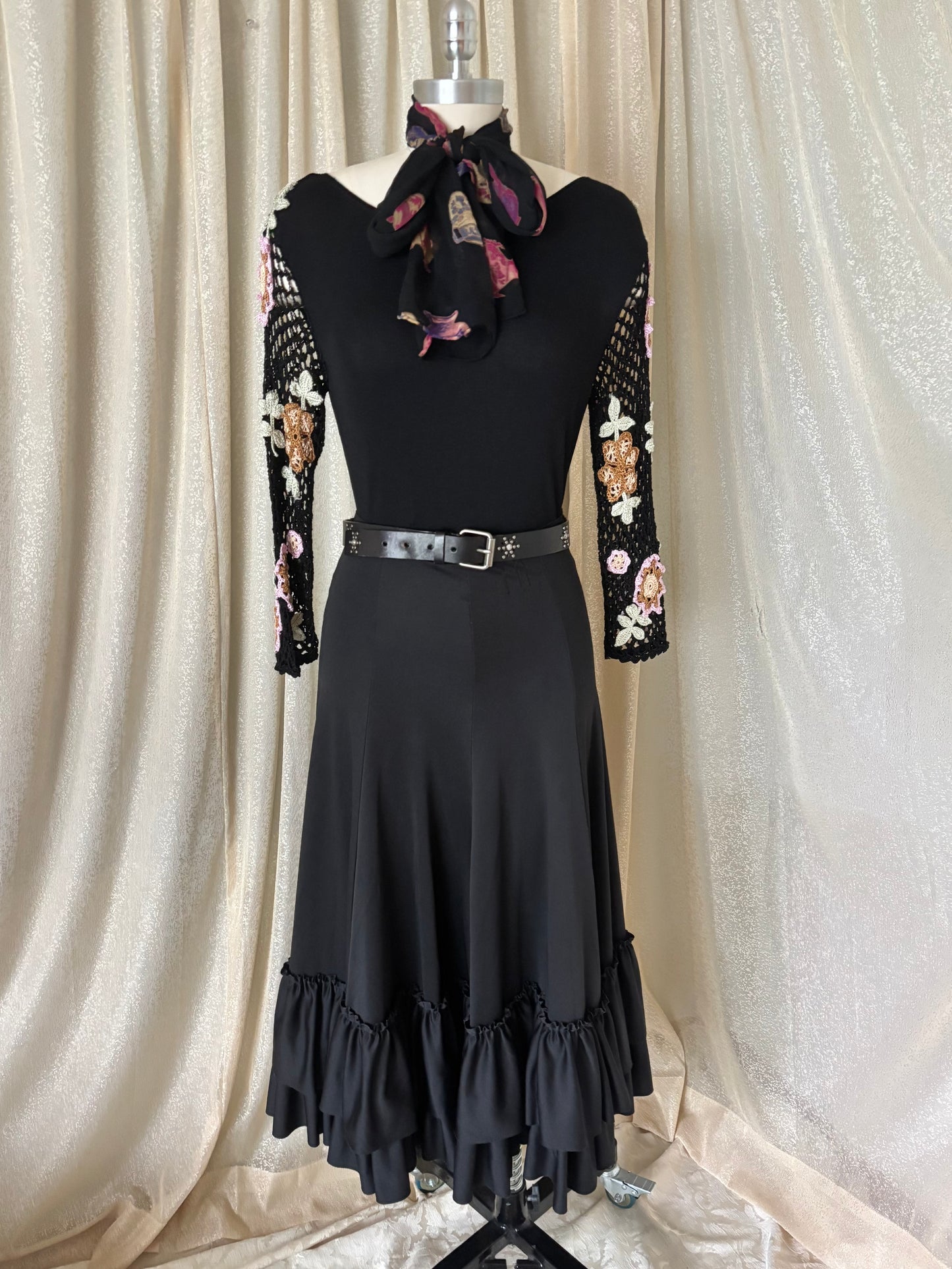 Vintage top with floral crochet sleeves