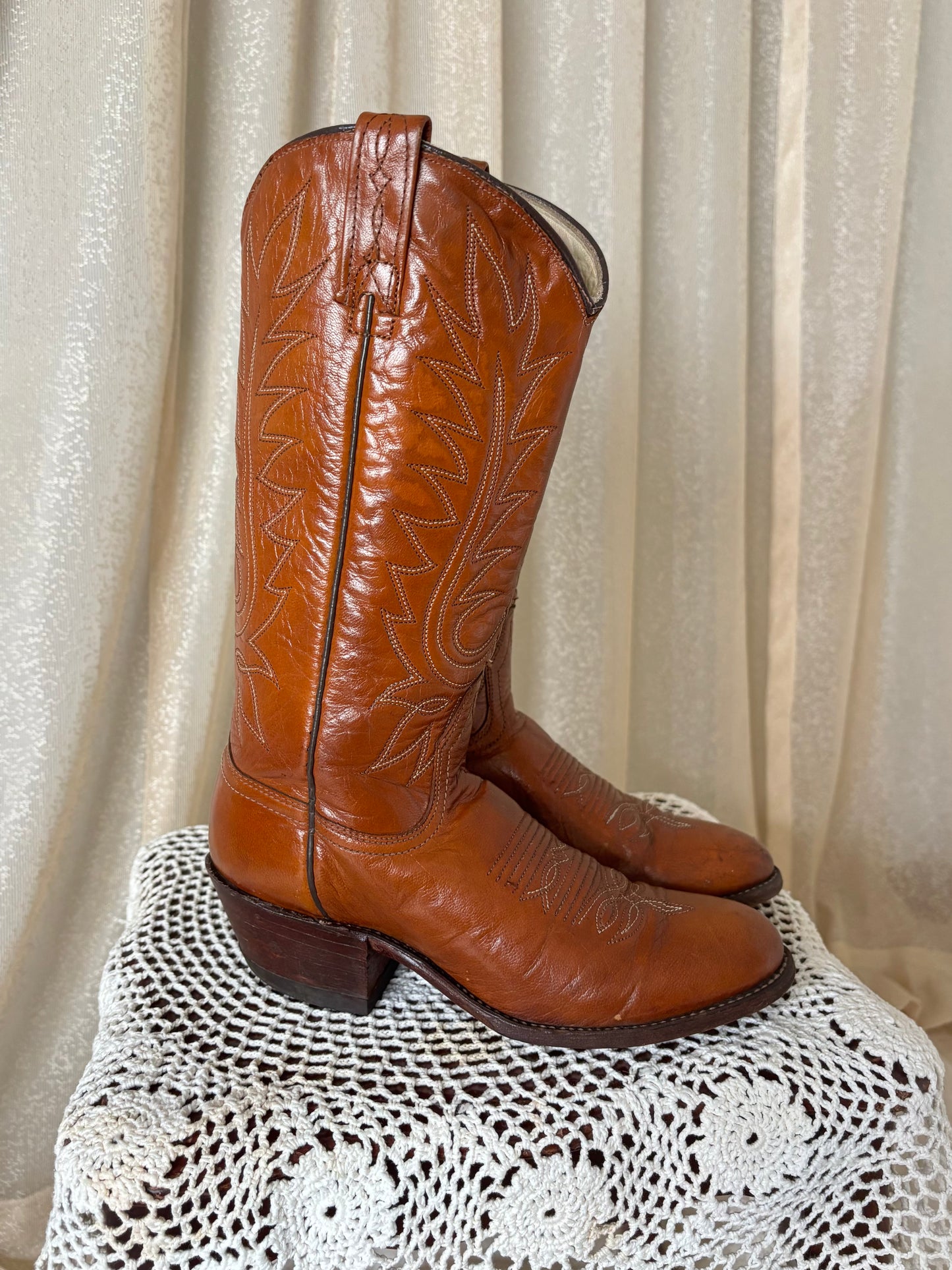 Vintage Dan Post brown leather Western boots