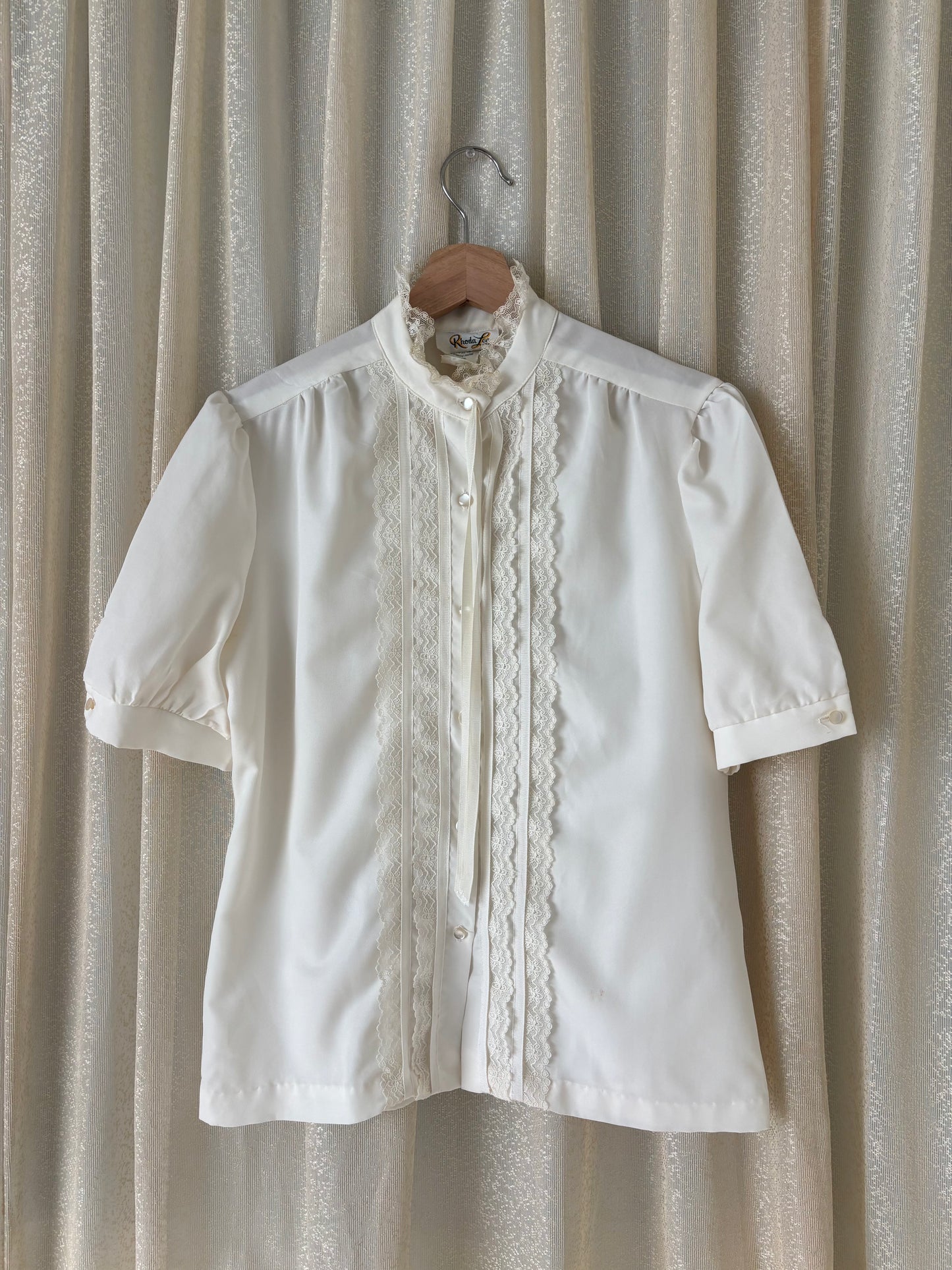 70s lacy puff-sleeved blouse