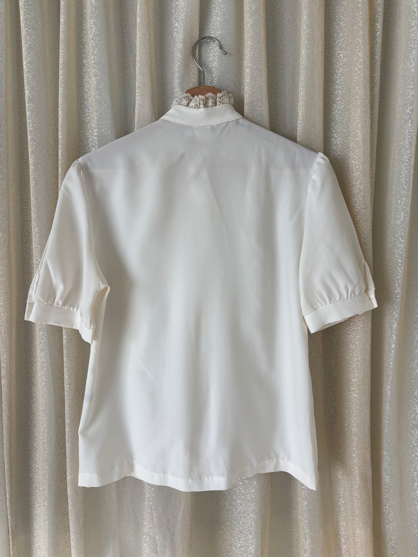 70s lacy puff-sleeved blouse