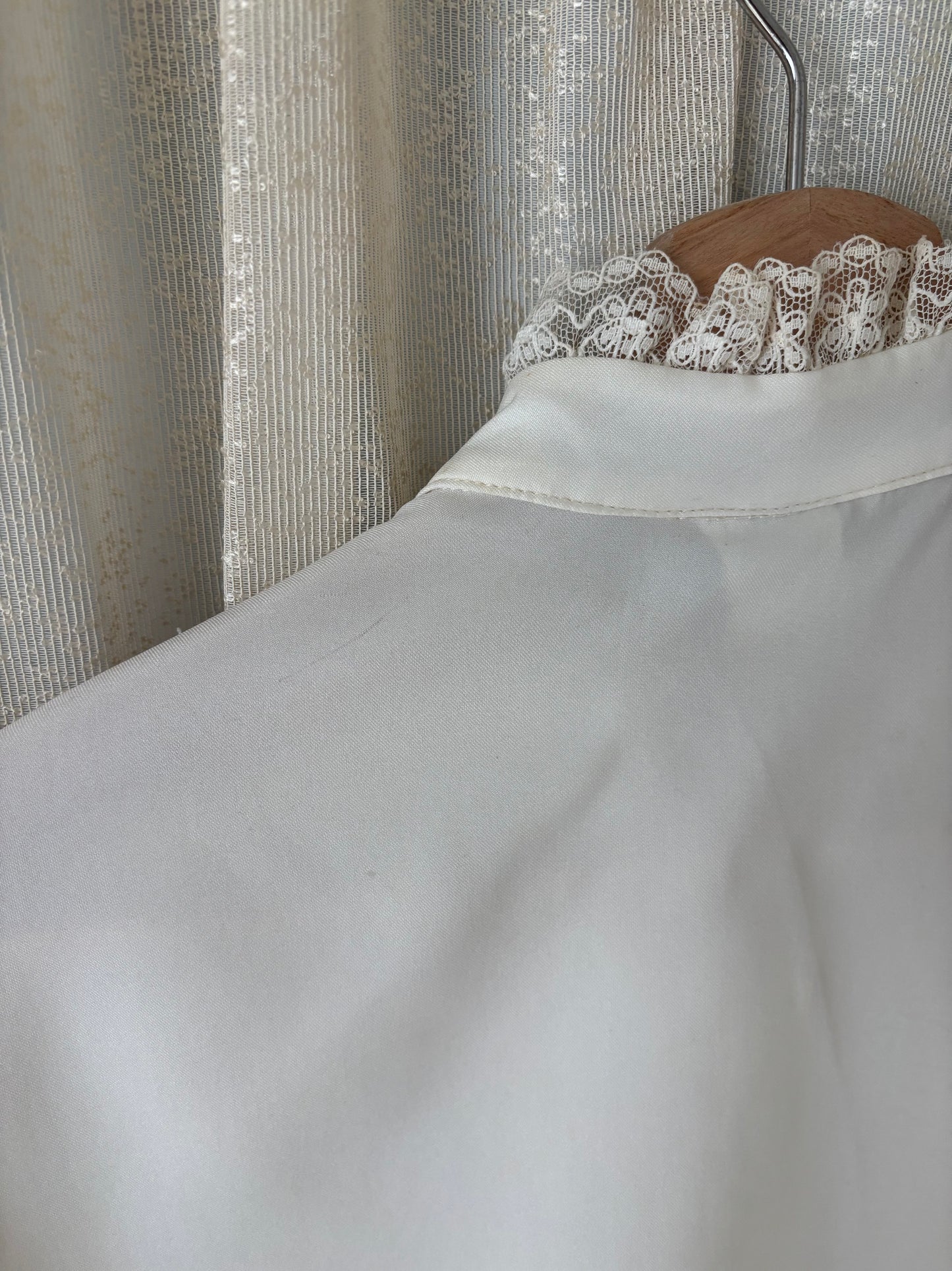 70s lacy puff-sleeved blouse