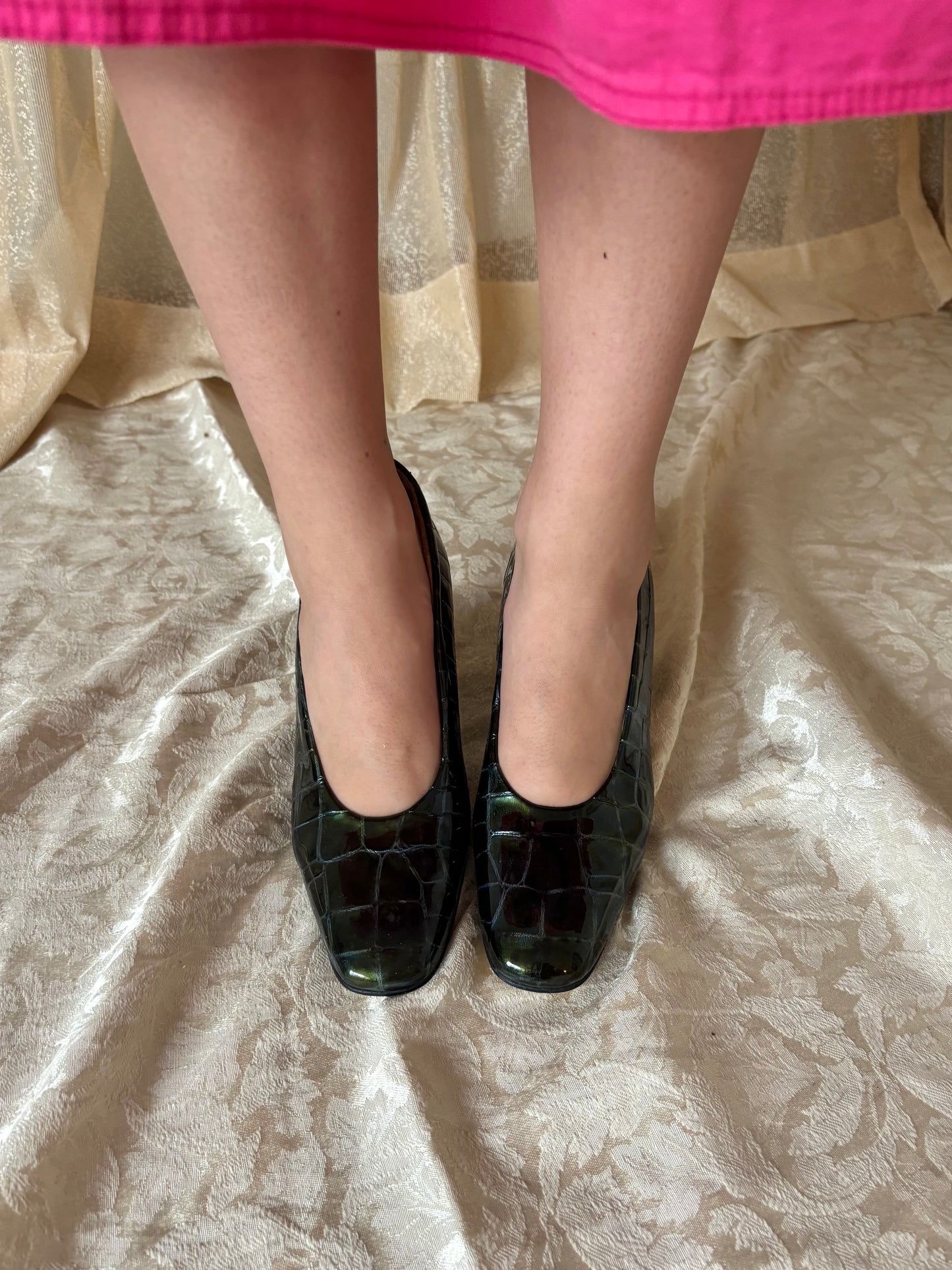 90s green patent croc embossed pumps