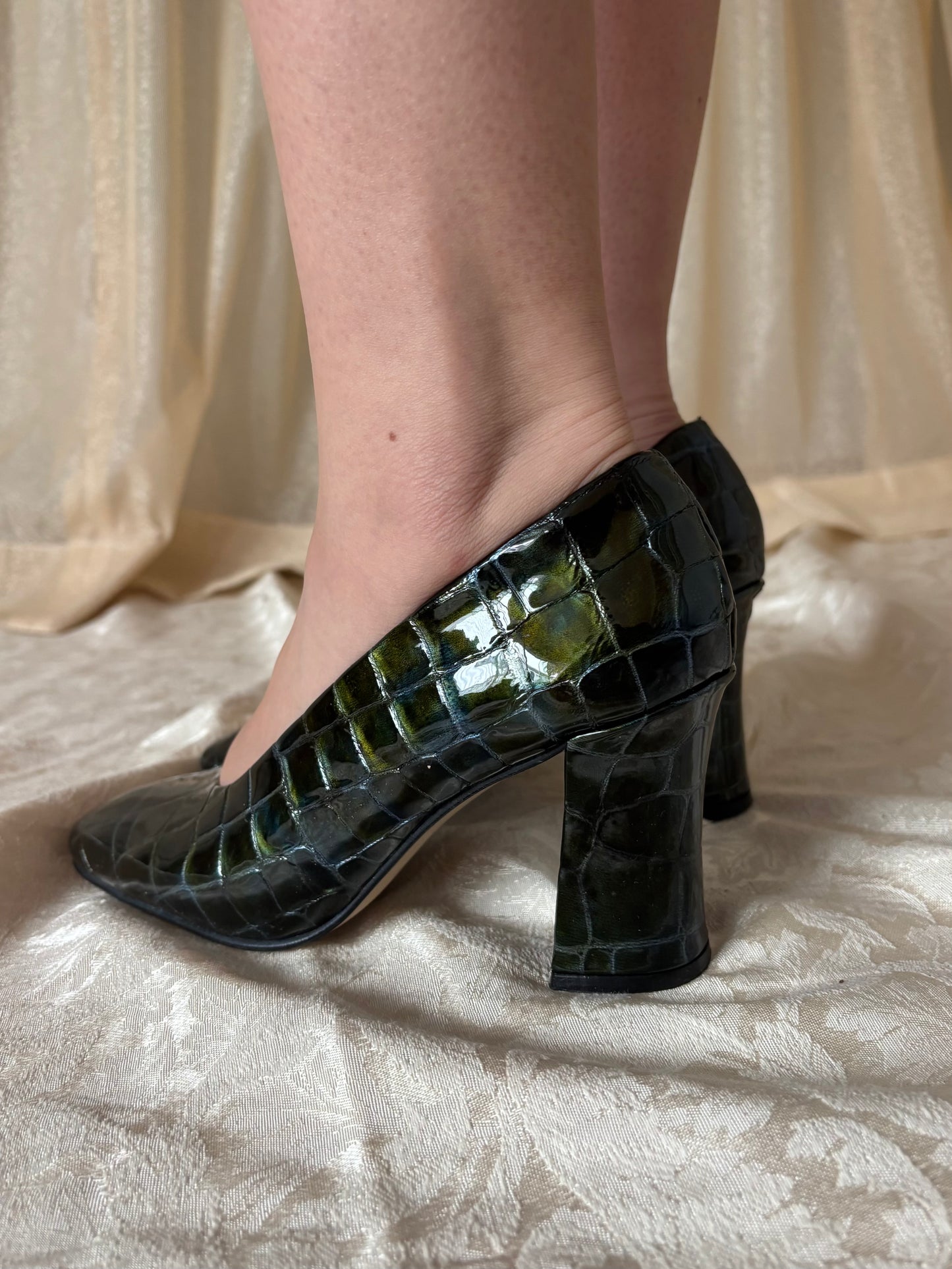 90s green patent croc embossed pumps