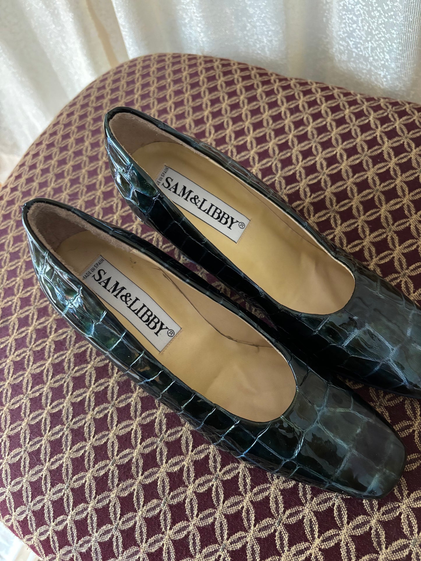 90s green patent croc embossed pumps