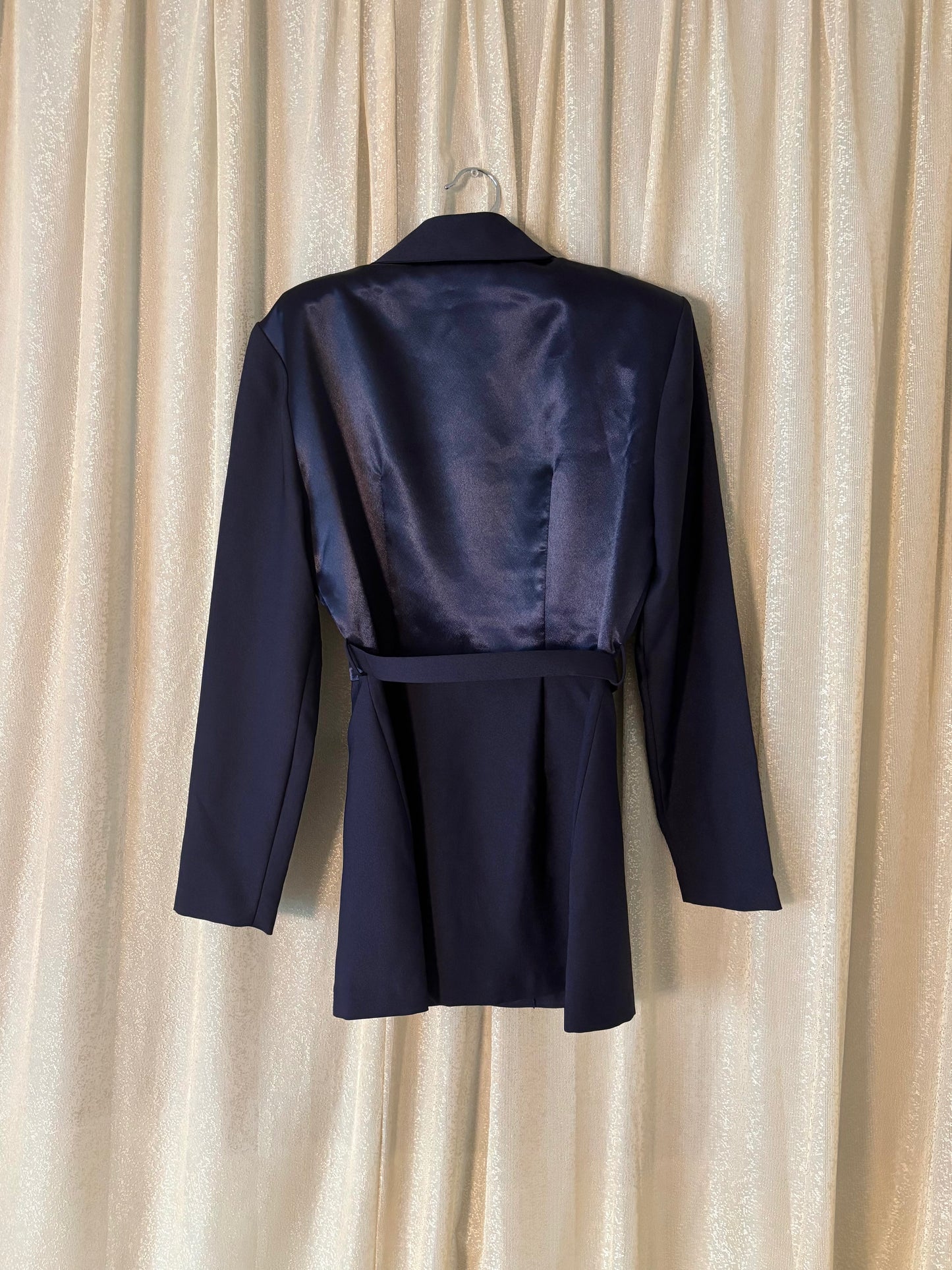 Cachè belted satin blazer