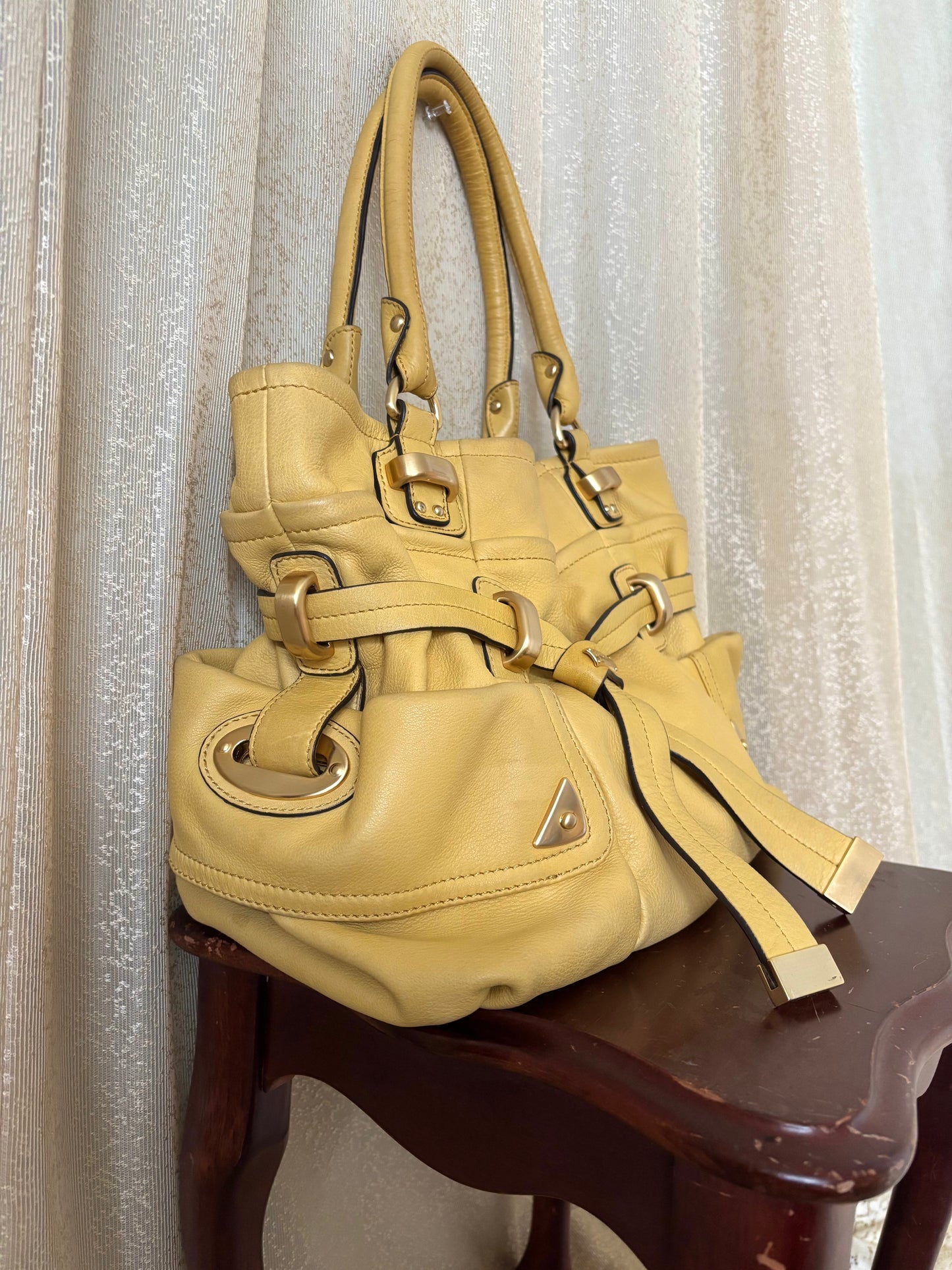 B. Makowsky yellow leather shoulder bag