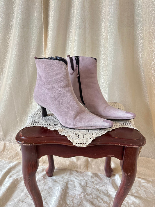 00s Donald Pliner lavender suede kitten heel booties
