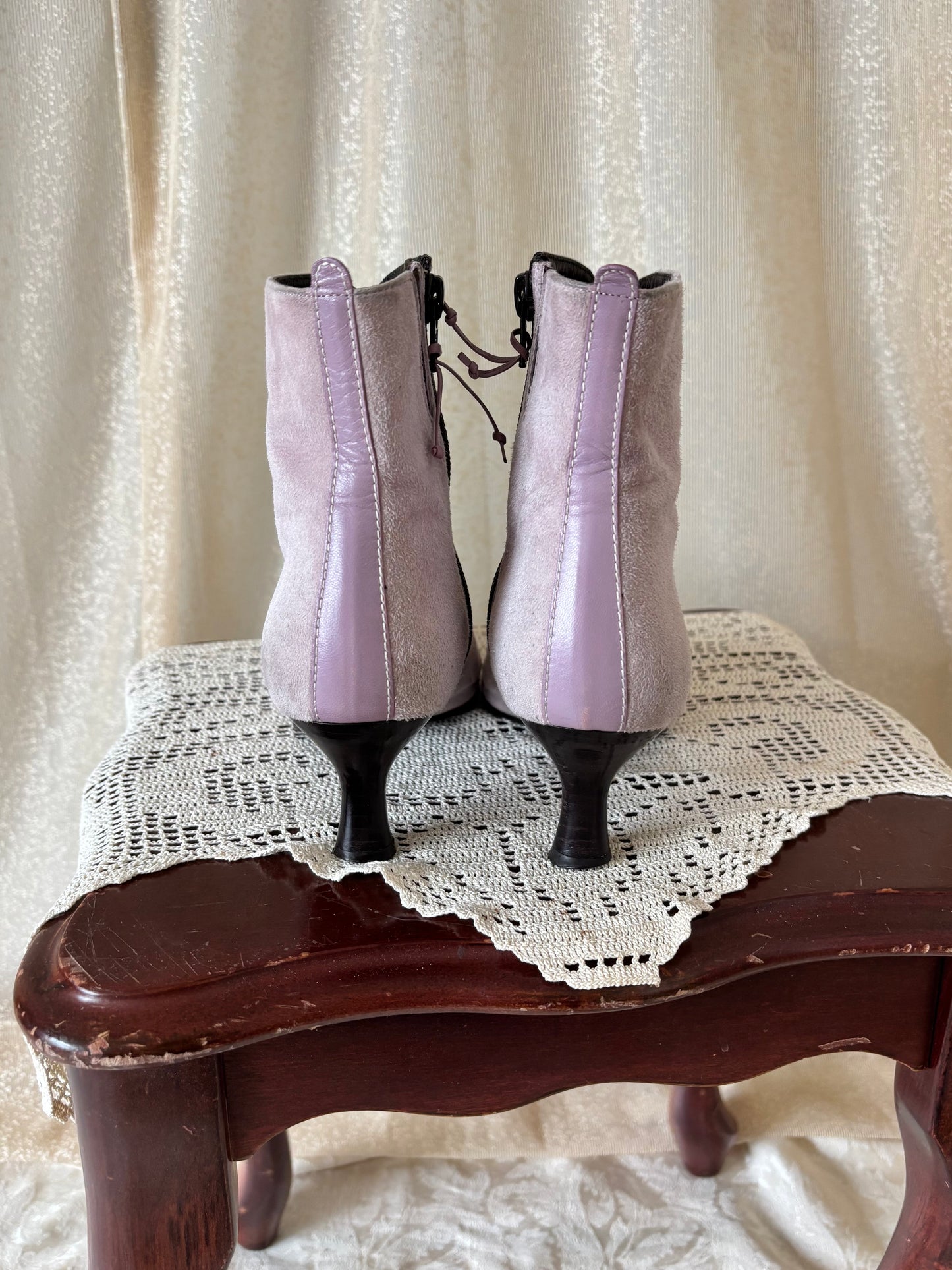 00s Donald Pliner lavender suede kitten heel booties