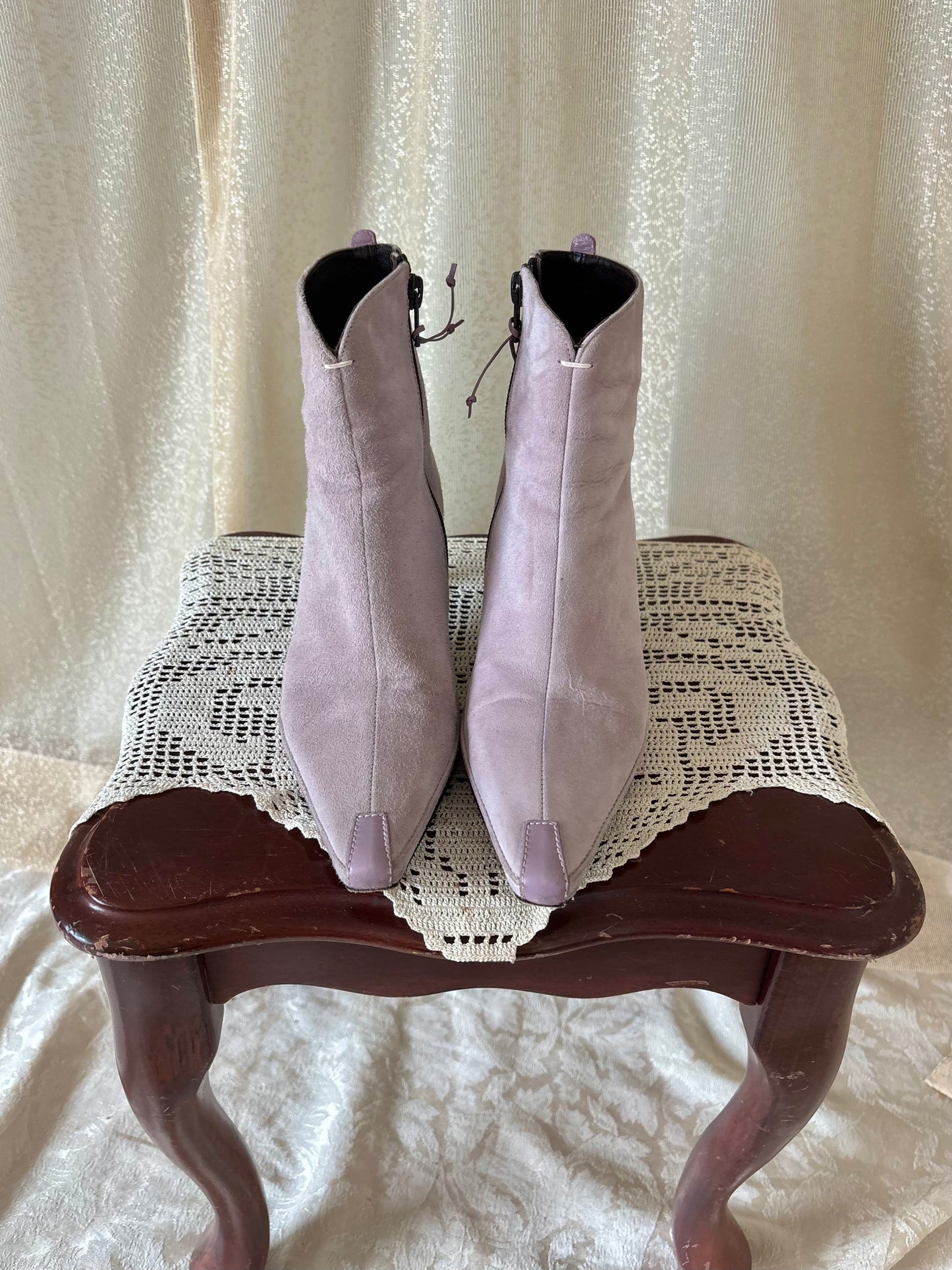 00s Donald Pliner lavender suede kitten heel booties