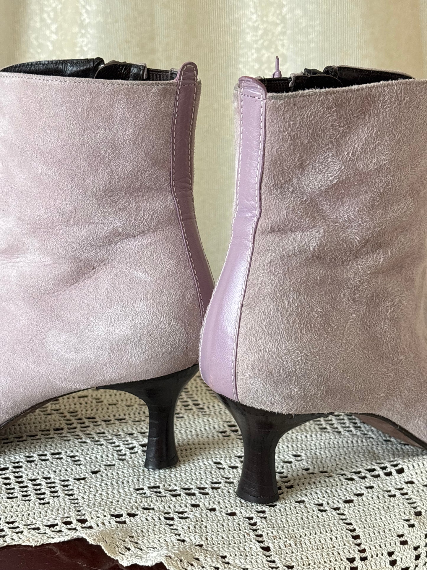 00s Donald Pliner lavender suede kitten heel booties