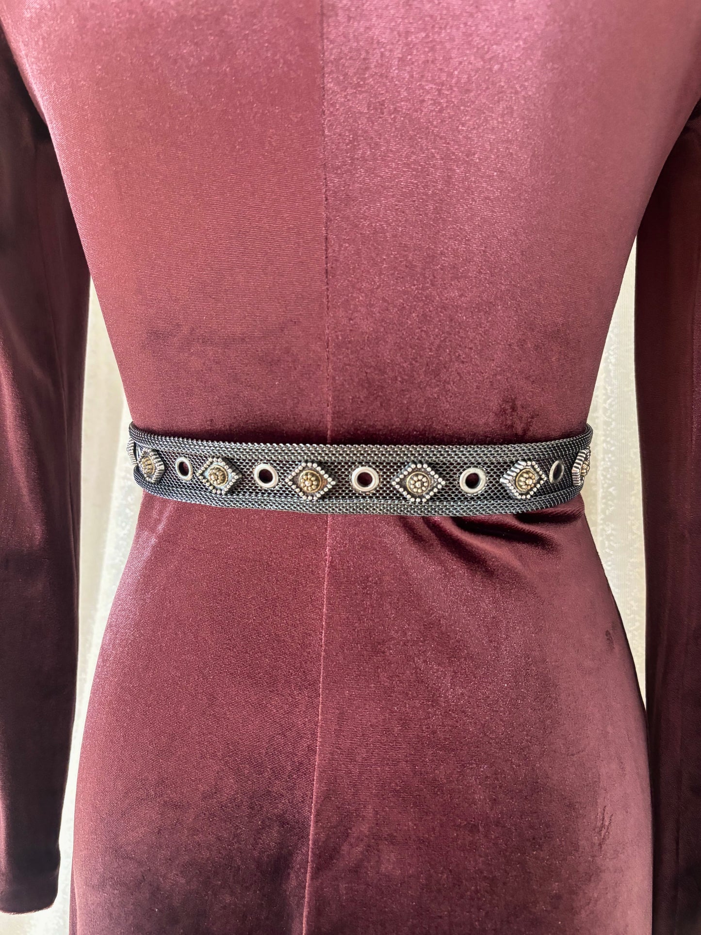Vintage metallic mesh belt