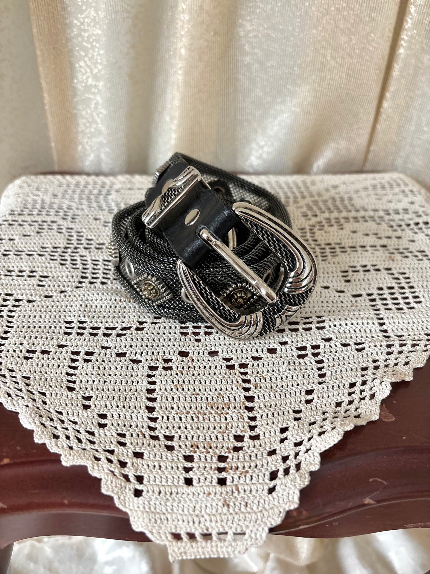 Vintage metallic mesh belt