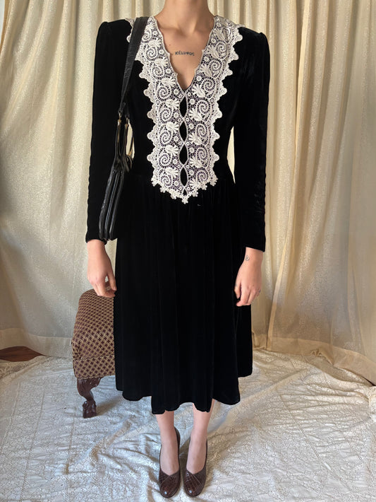 80s Jessica McClintock black velvet dress