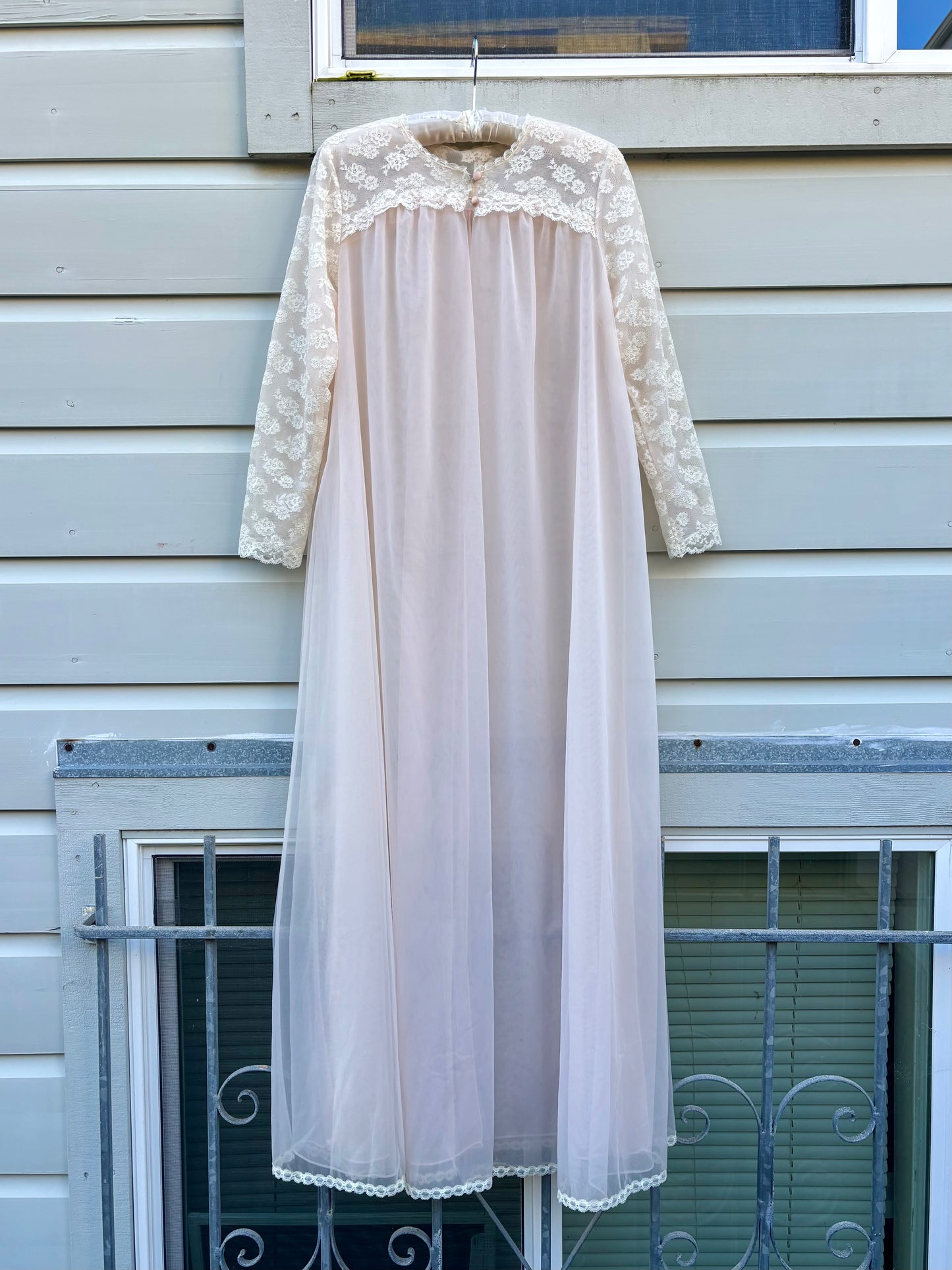 60s Vanity Fair pink lace robe