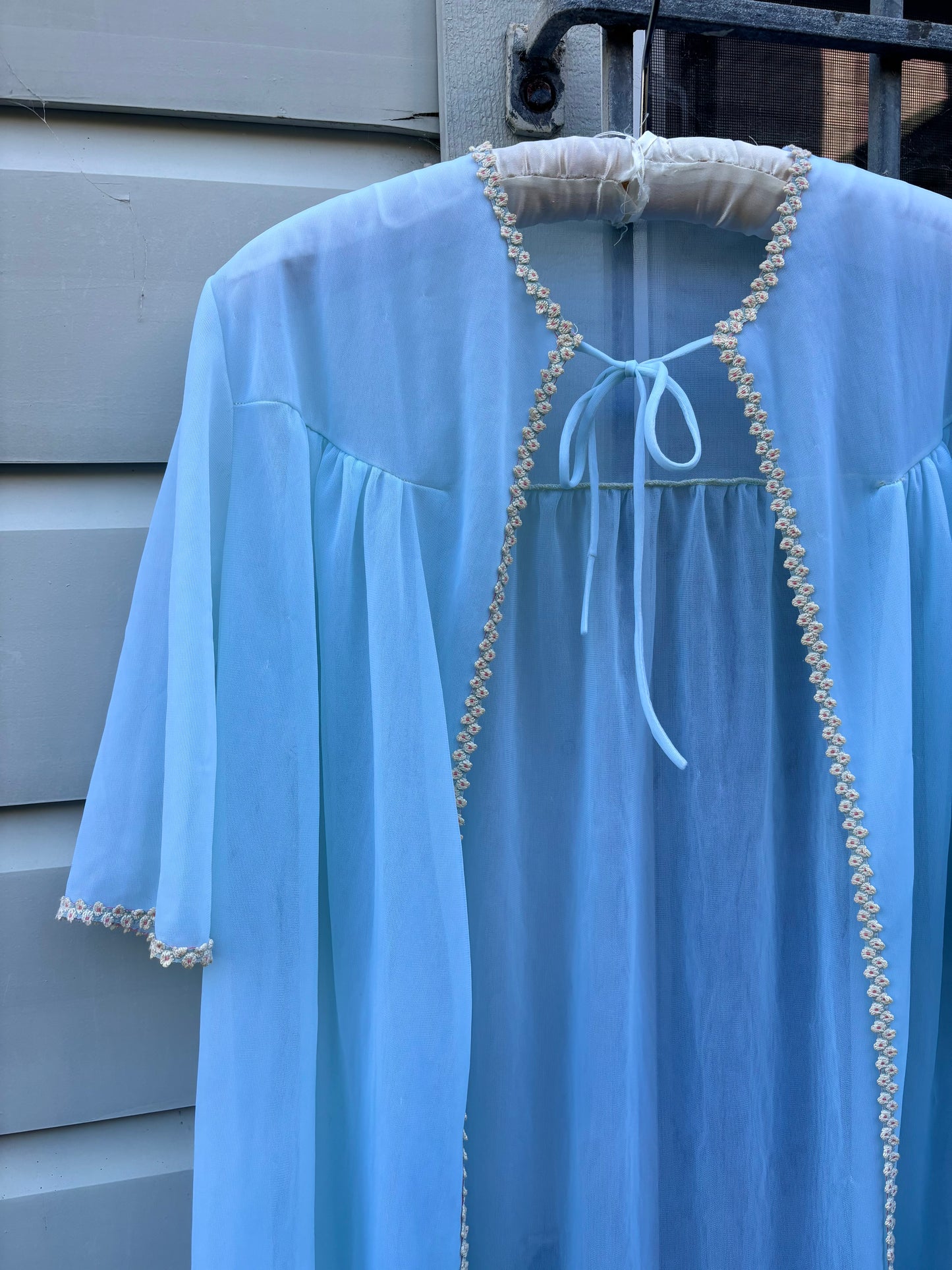 Vintage floral trim peignoir robe