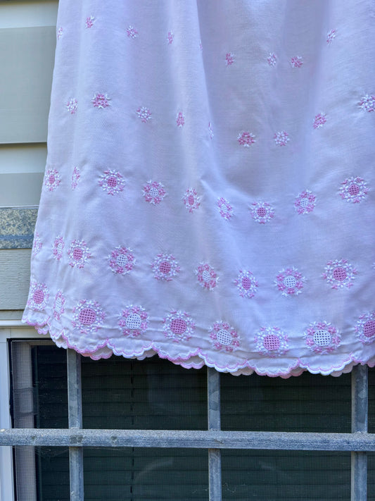 Sleeveless cotton needlepoint nightdress