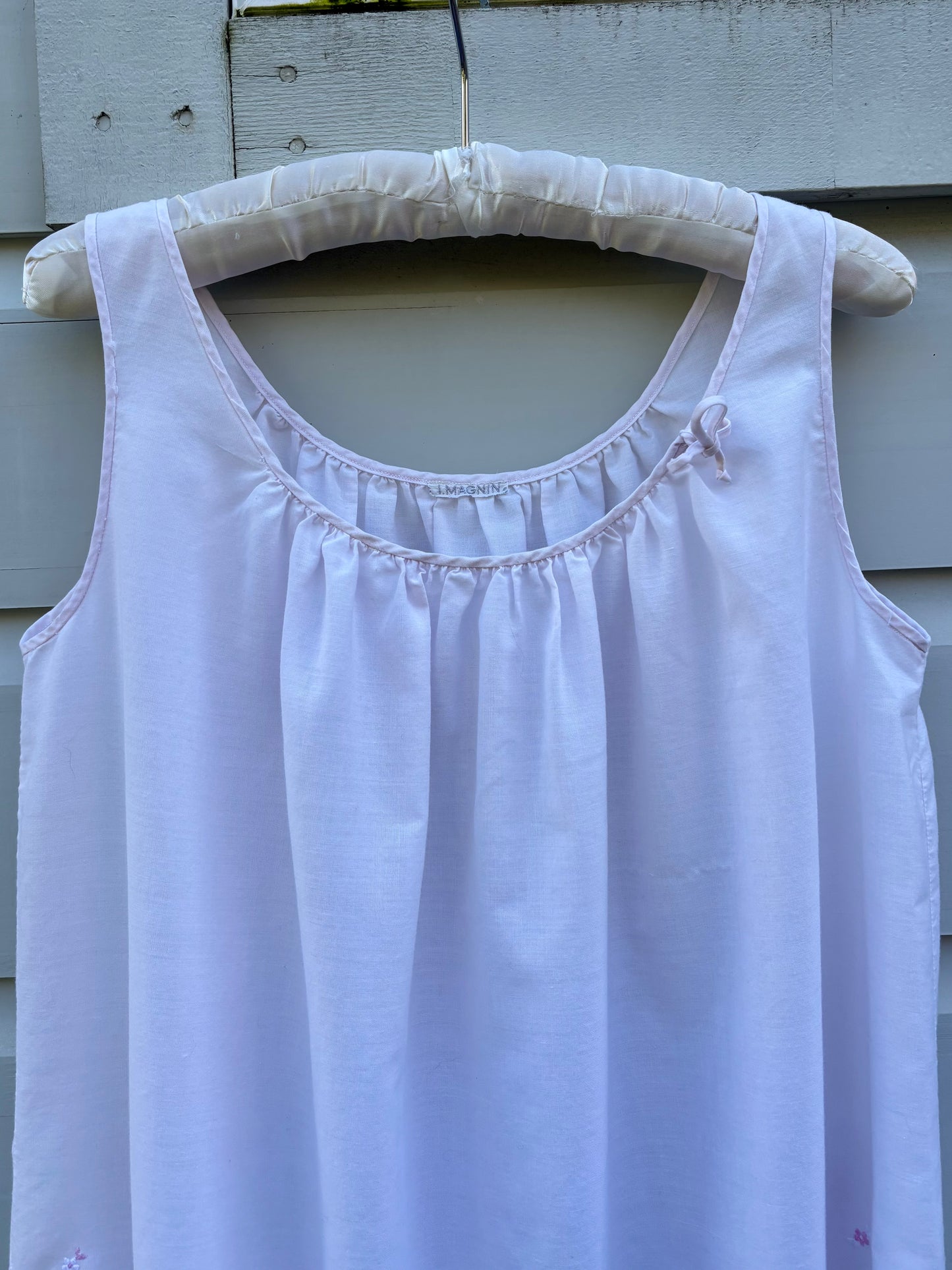 Sleeveless cotton needlepoint nightdress