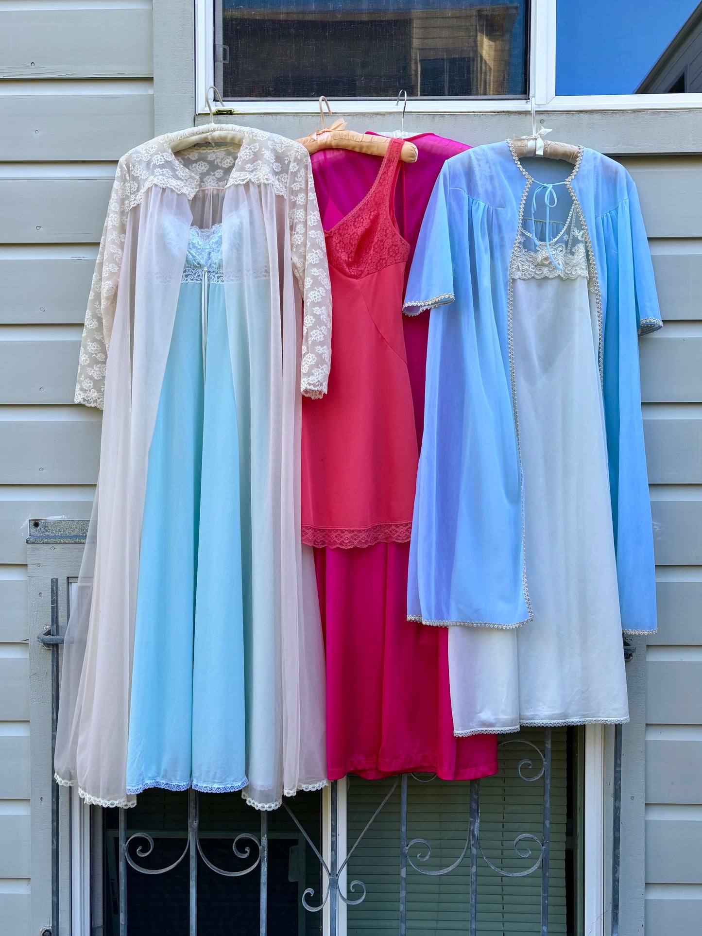 60s Vanity Fair pink lace robe