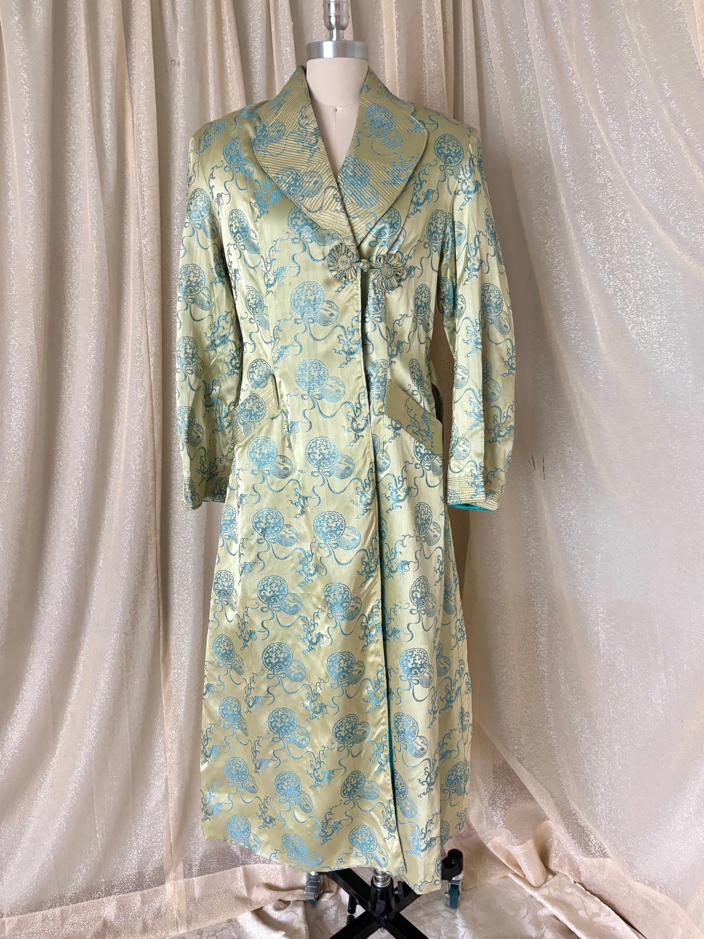 40s Chinese silk brocade dressing gown