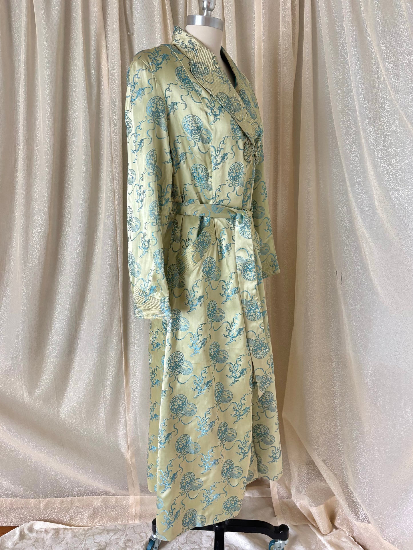 40s Chinese silk brocade dressing gown
