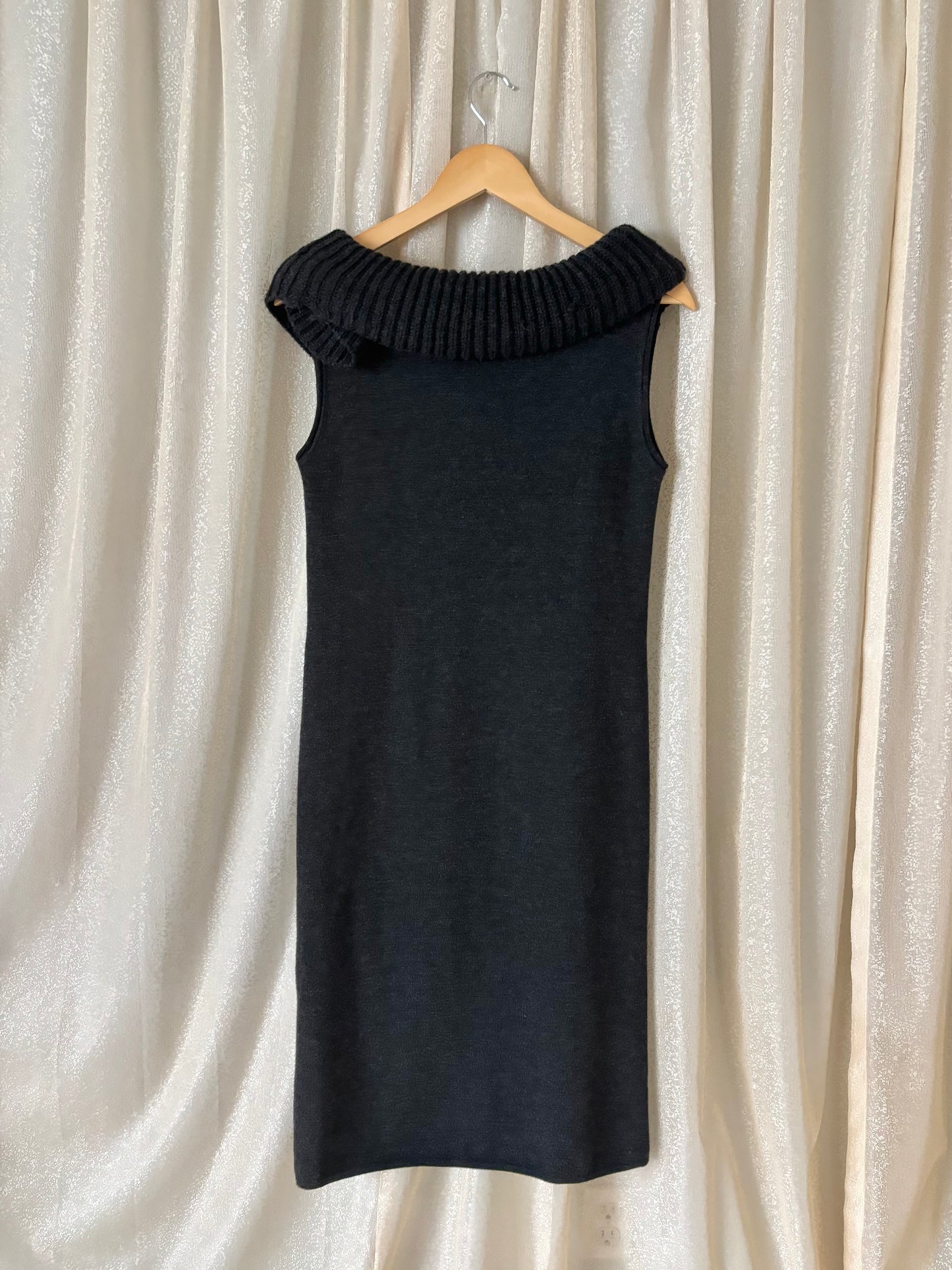 Valentino wool knit ruffle collar dress