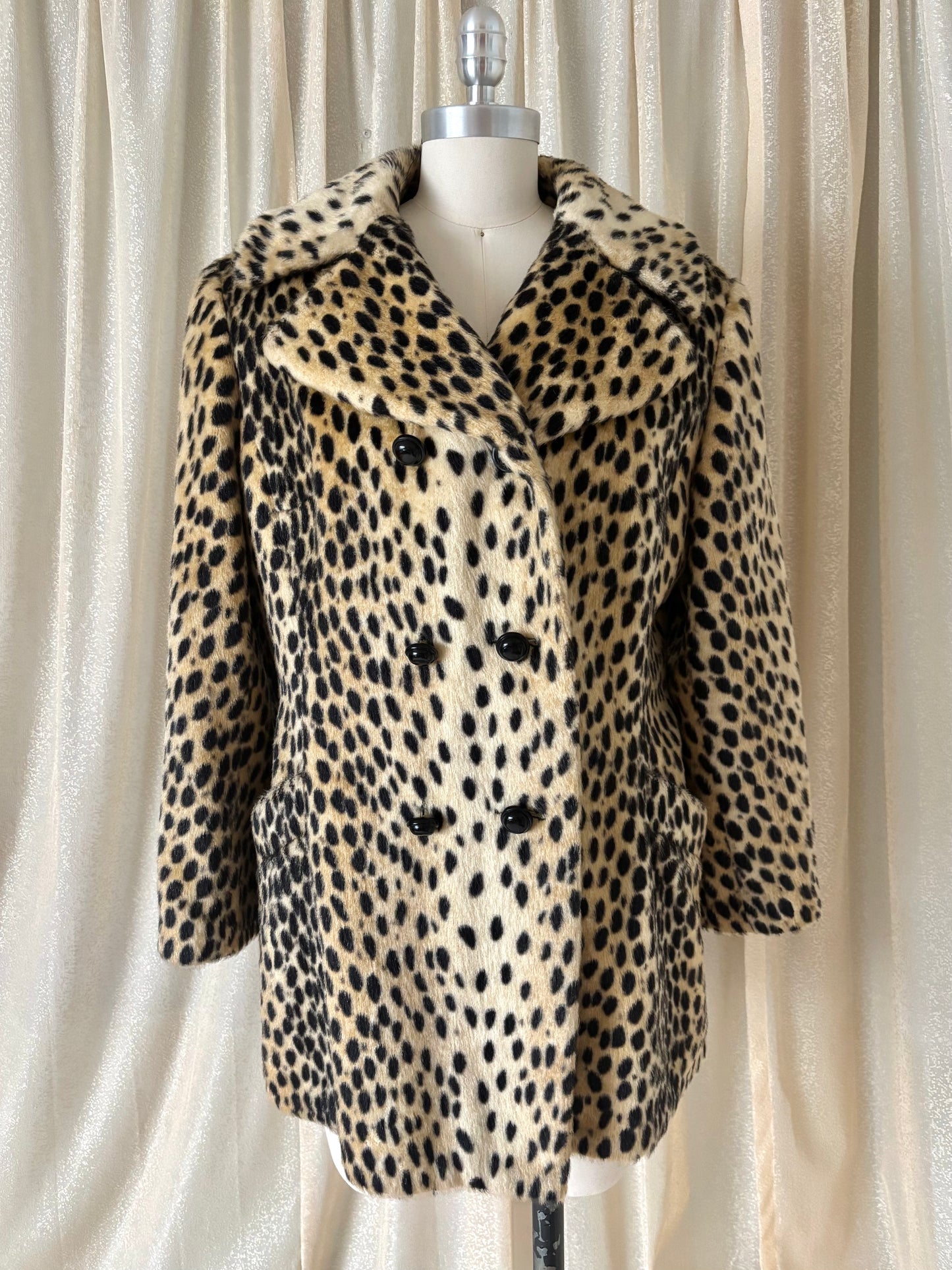 60s Safari by Sportowne faux leopard swing coat