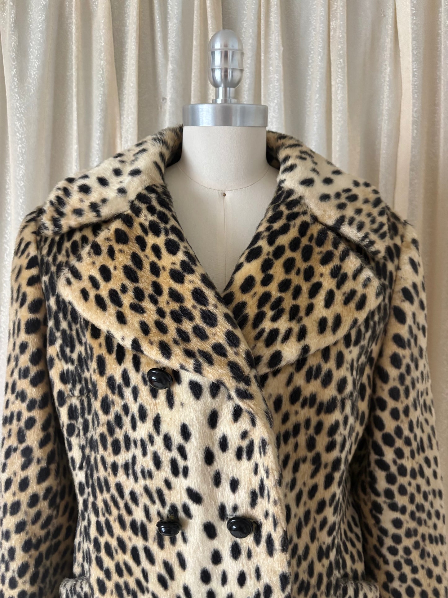 60s Safari by Sportowne faux leopard swing coat