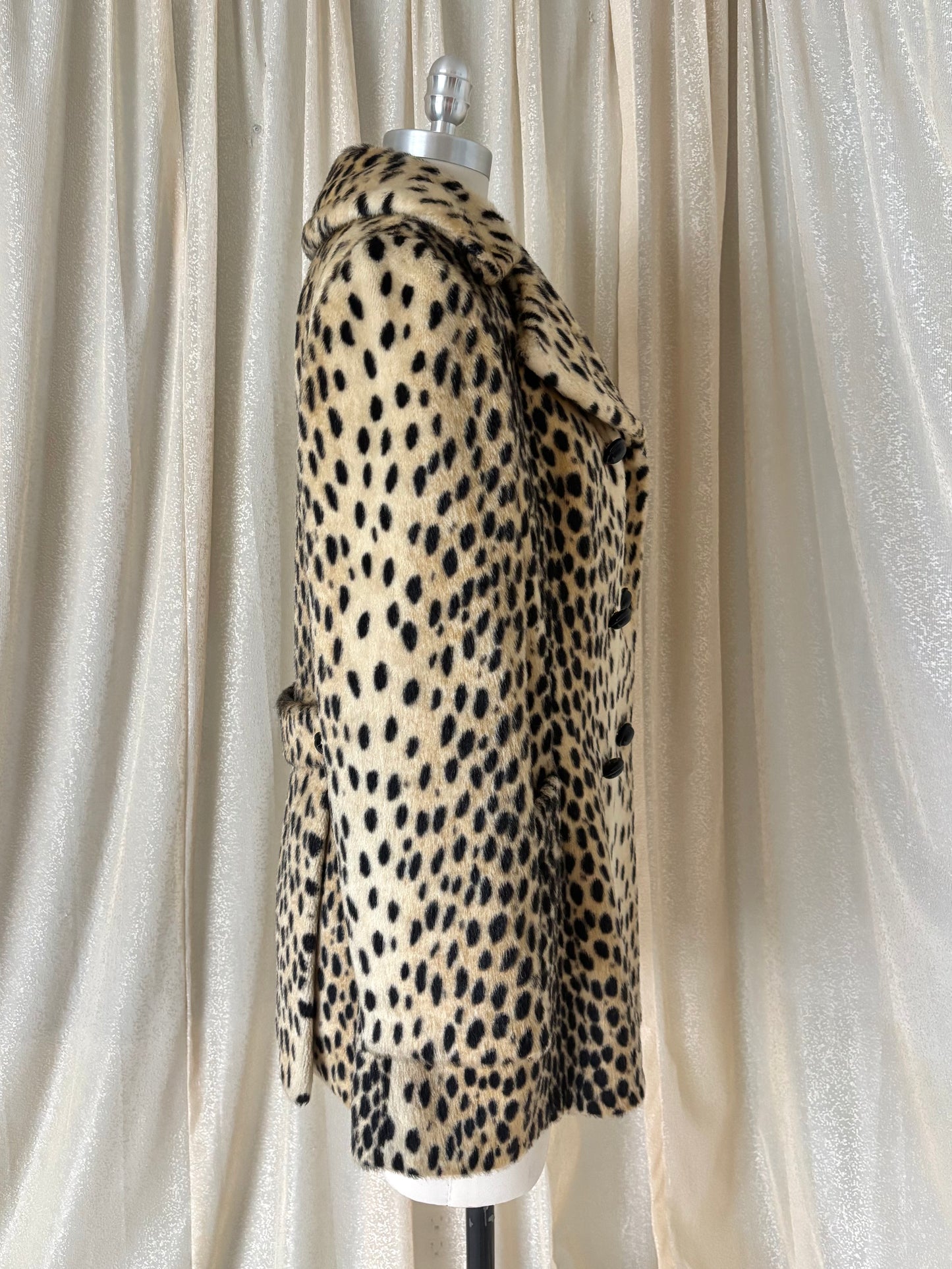 60s Safari by Sportowne faux leopard swing coat