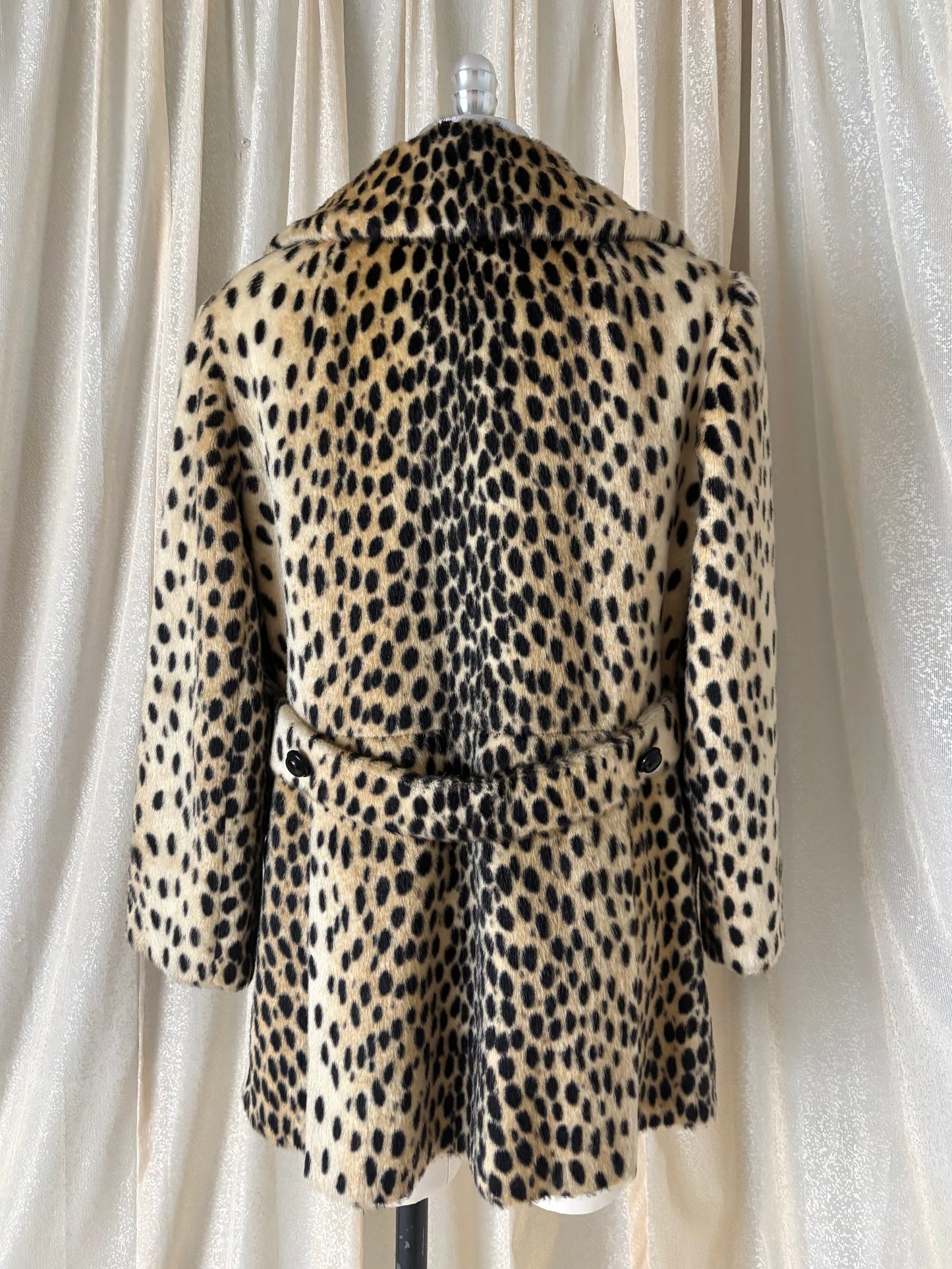 60s Safari by Sportowne faux leopard swing coat