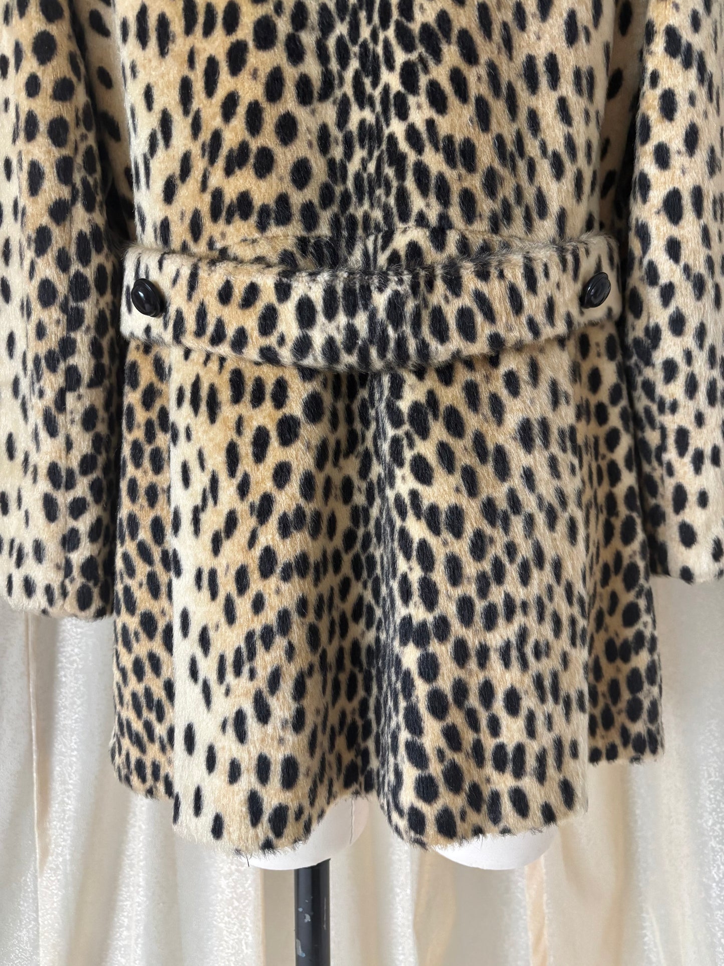 60s Safari by Sportowne faux leopard swing coat