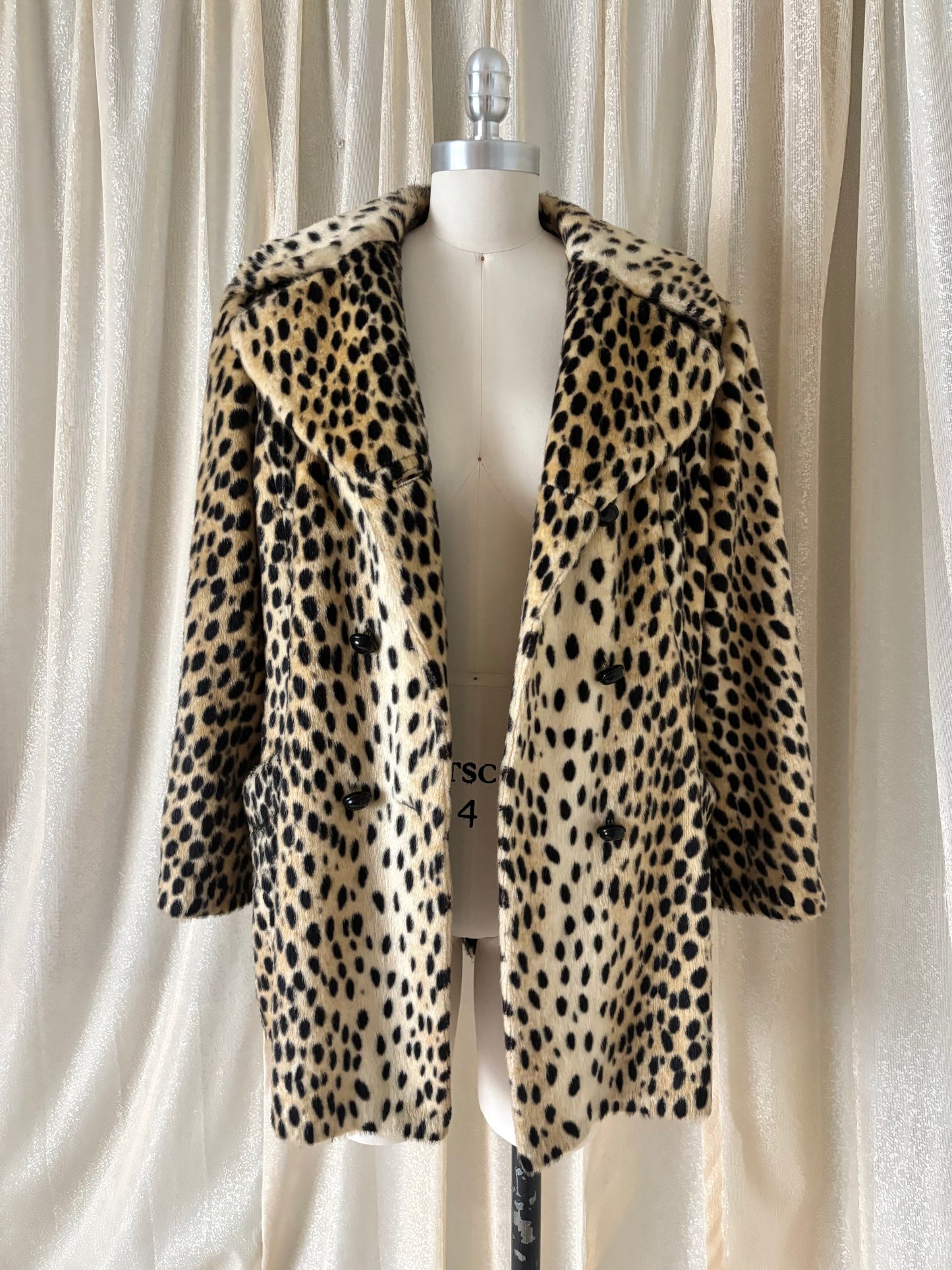 60s Safari by Sportowne faux leopard swing coat