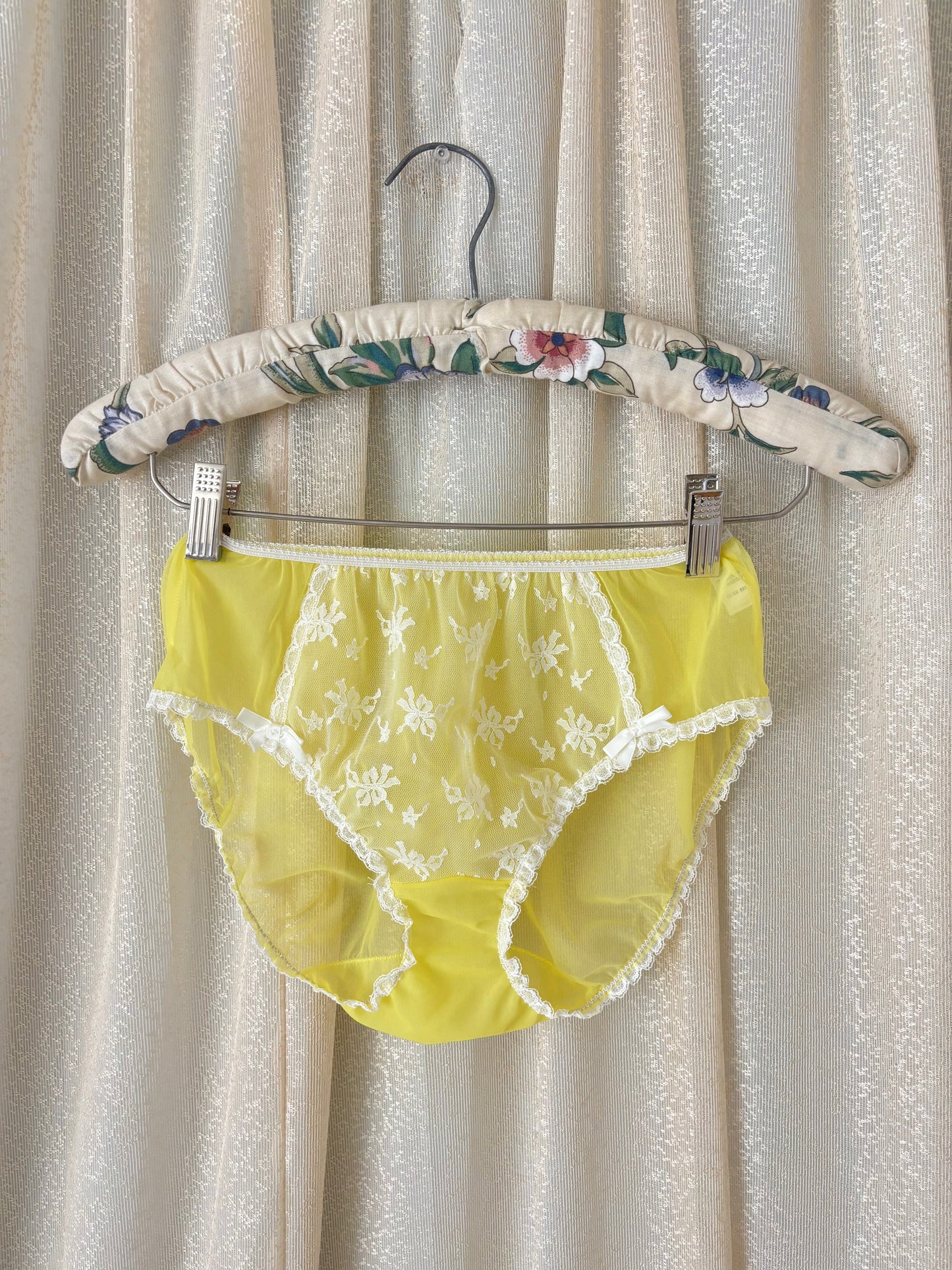 Rare late 60s yellow lace babydoll slip and matching panty set
