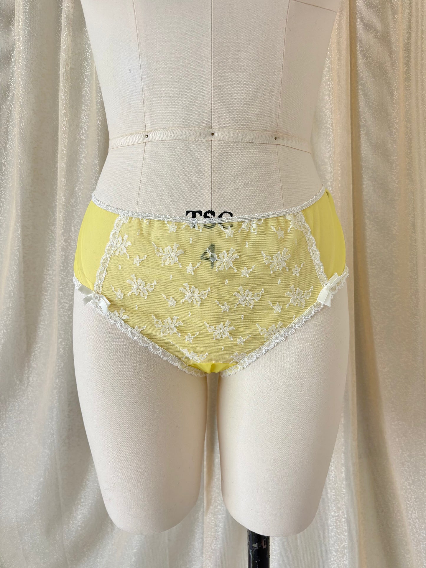 Rare late 60s yellow lace babydoll slip and matching panty set
